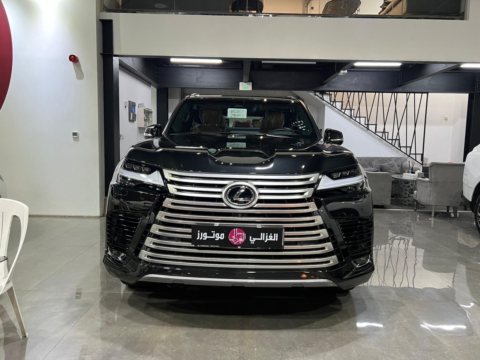 Lexus LX 600 Luxury  2025 - Image 2