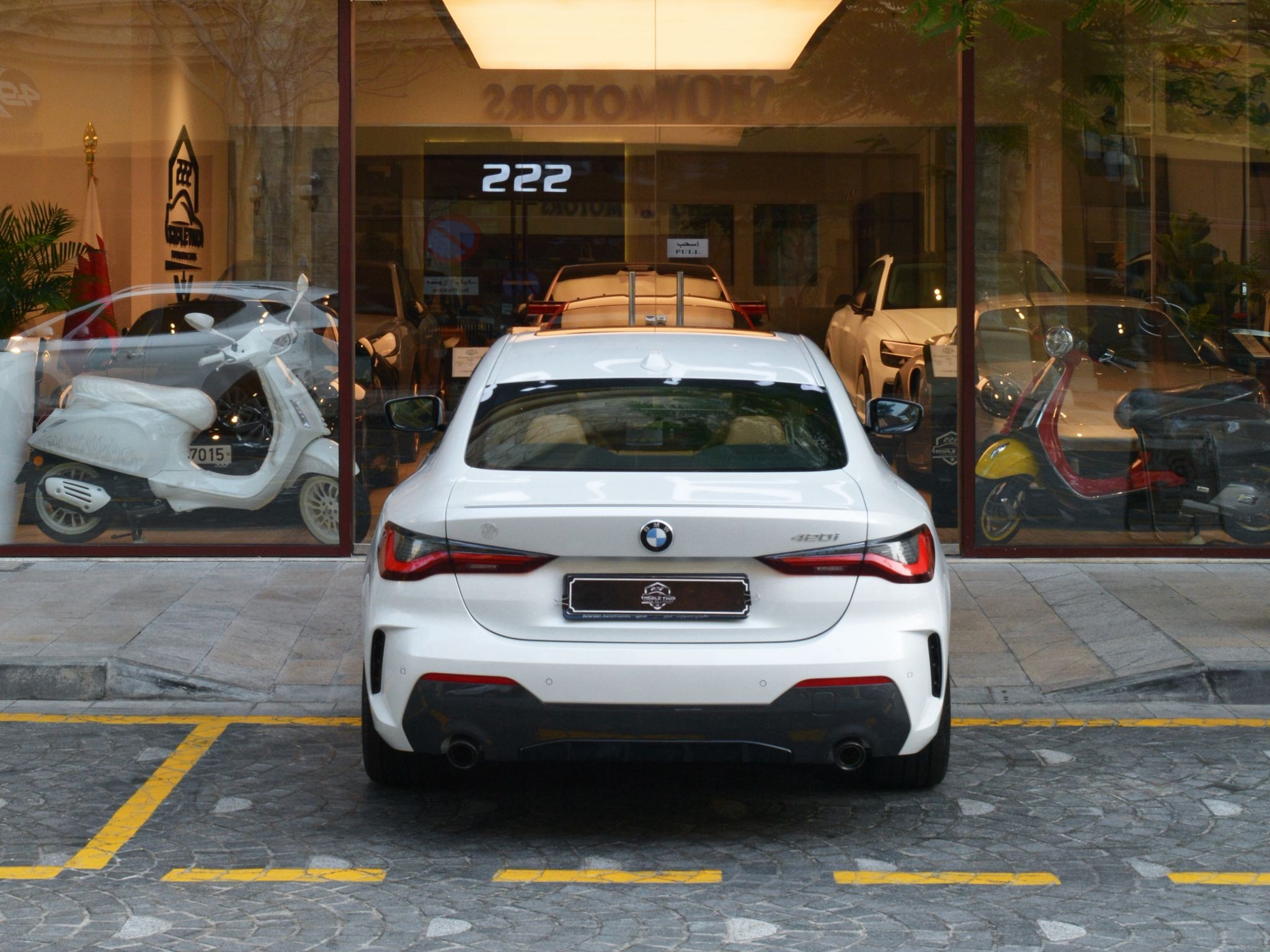 BMW 4-Series 420i 2024 - Image 4