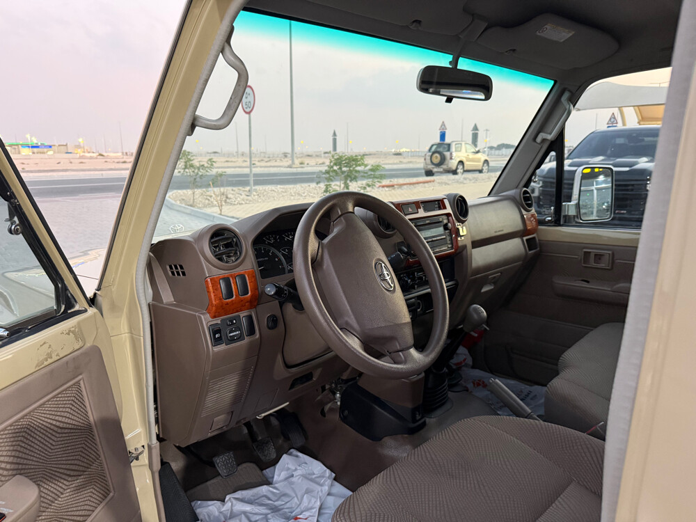 Toyota LX  2012 - Image 2