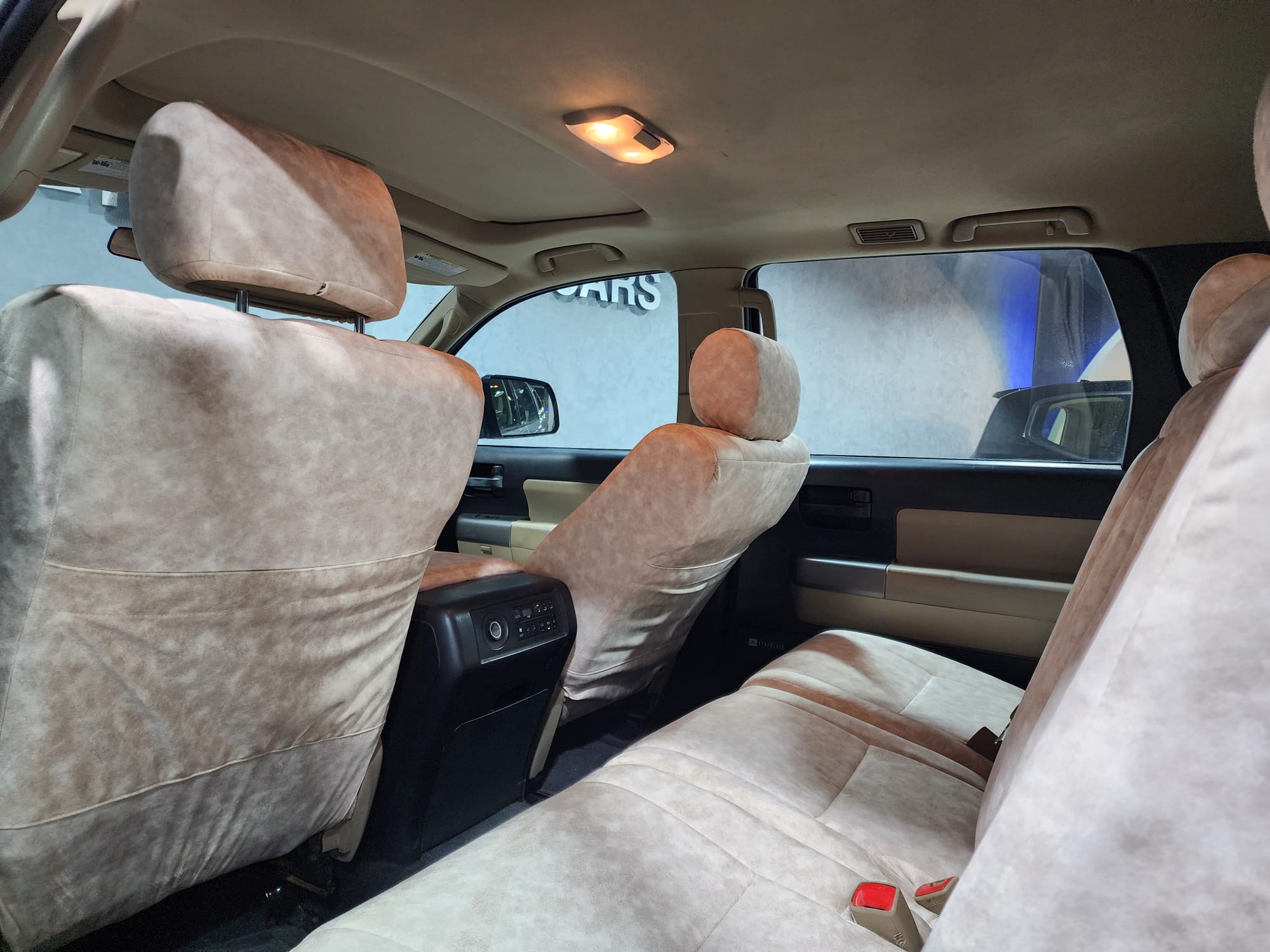 Toyota Sequoia - Image 2