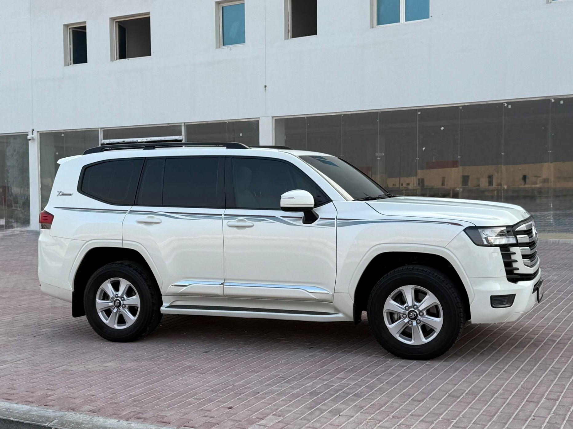 Toyota Land Cruiser GX.R 2022 - Image 2