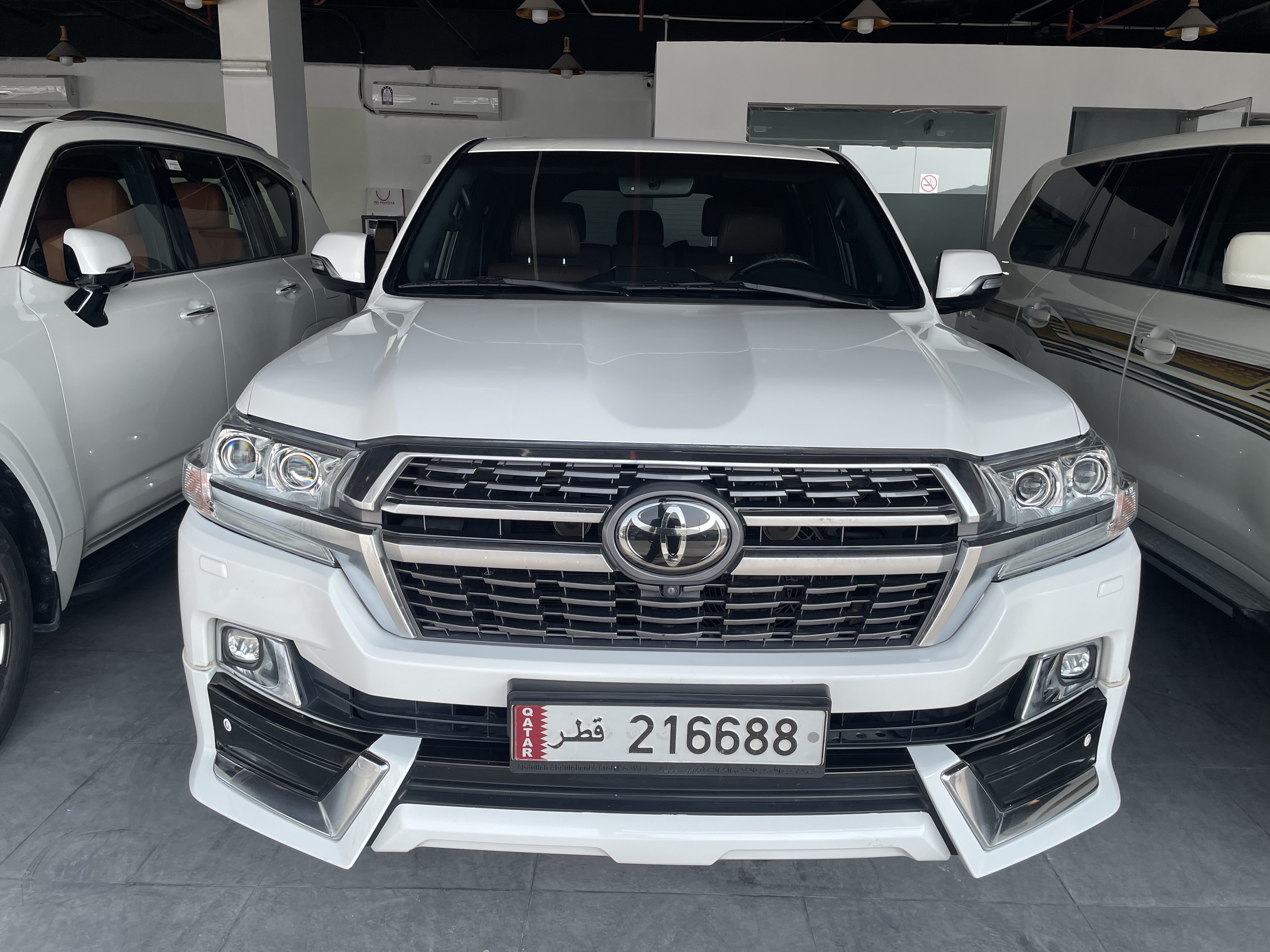Toyota Land Cruiser VXR Grand Touring 2020 - Image 2