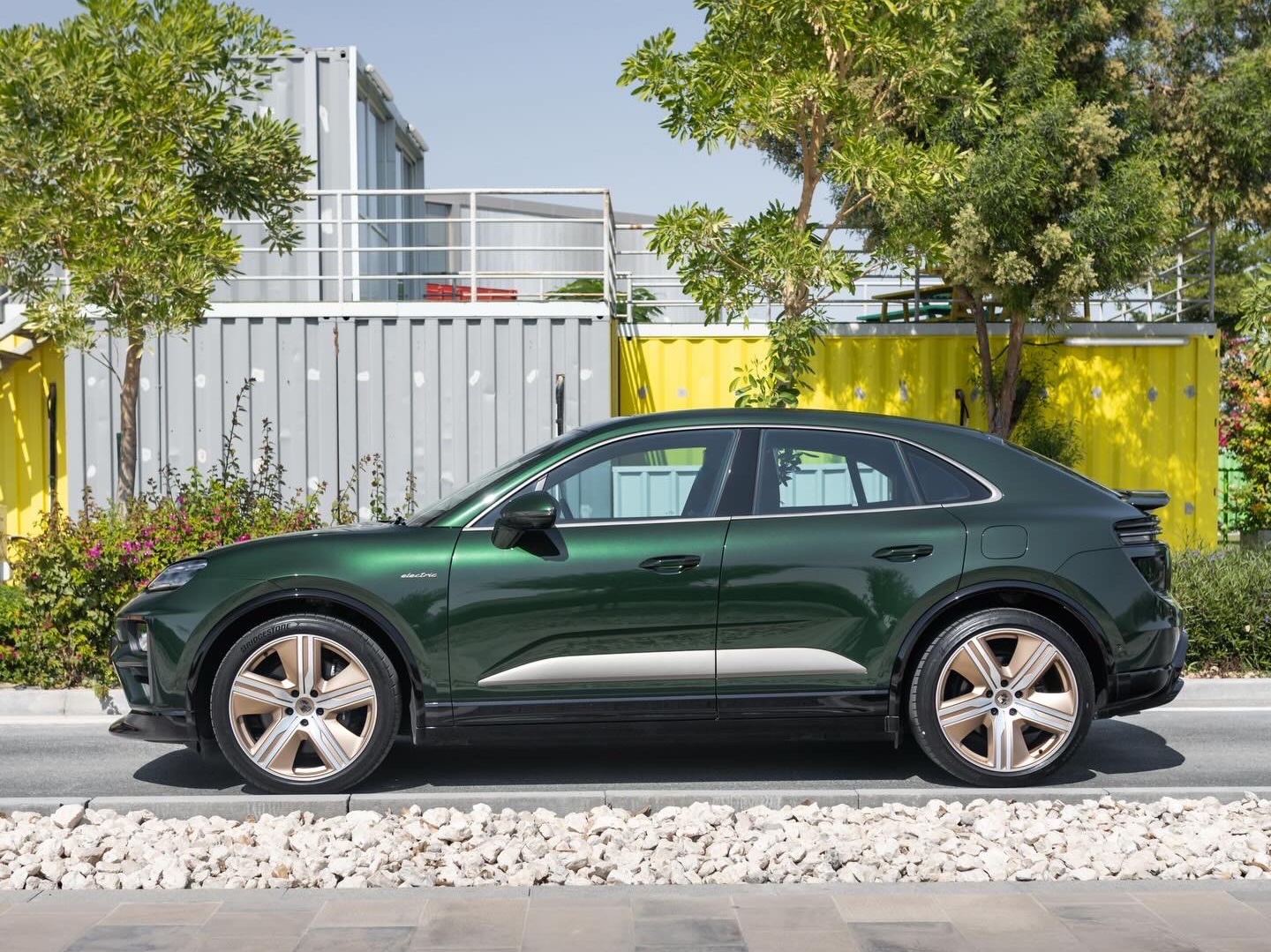 Porsche macan Turbo  2024 - Image 2