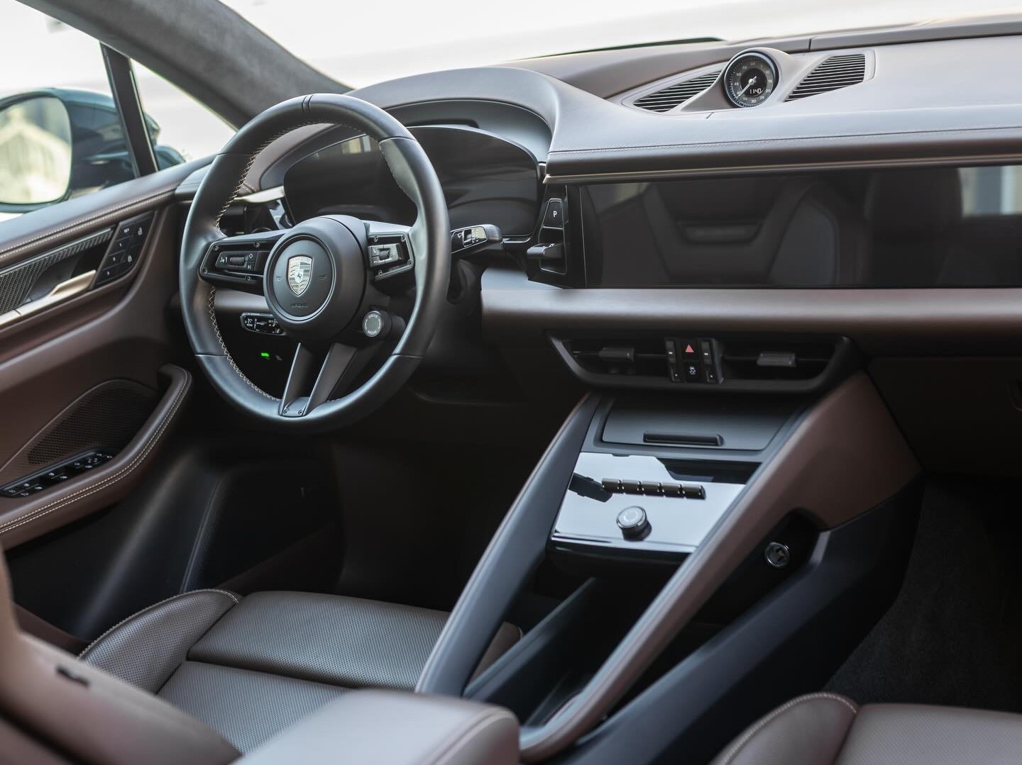 Porsche macan Turbo  2024 - Image 4