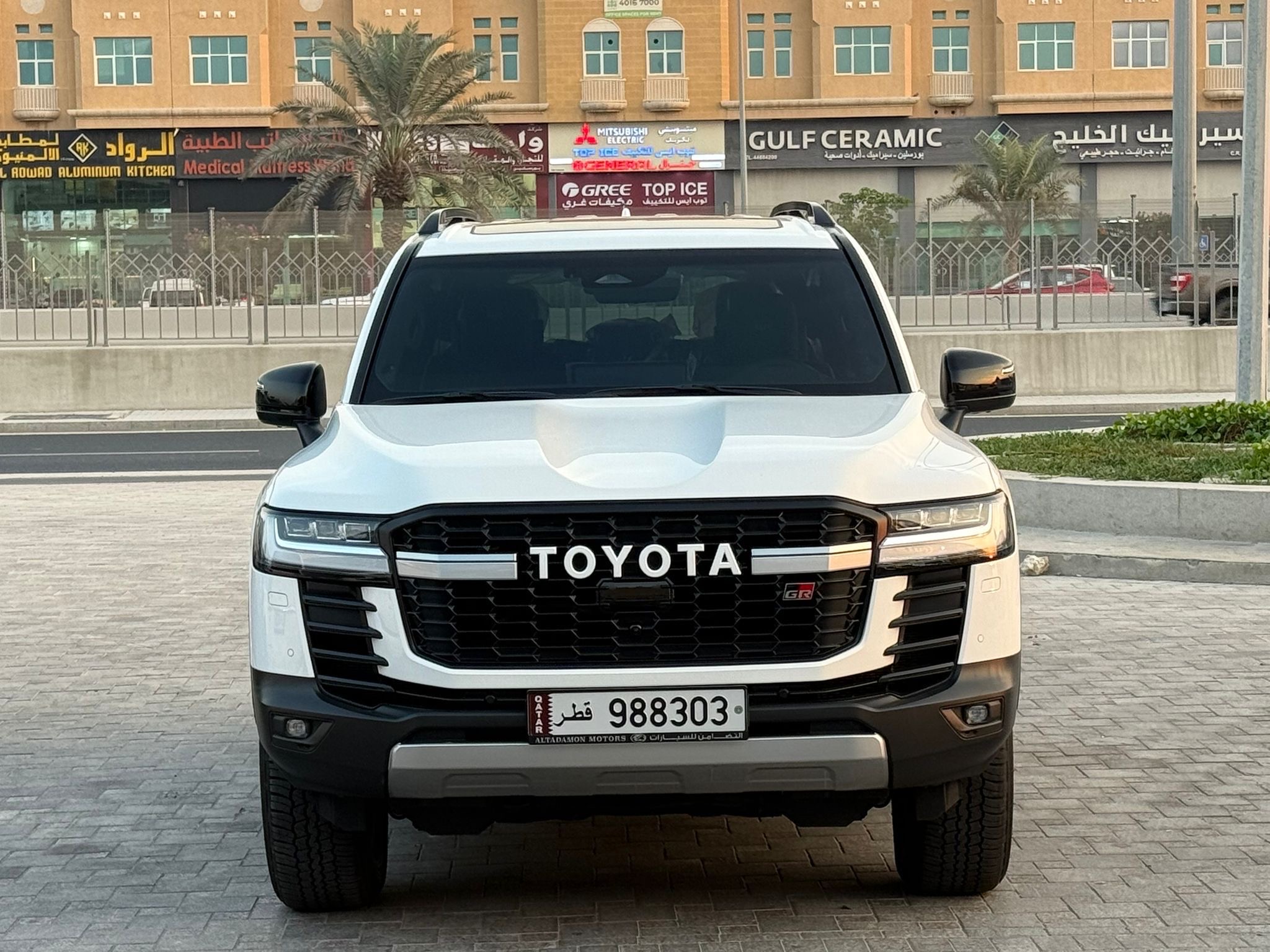 Toyota Land Cruiser G/R HEV 2025 - Image 2