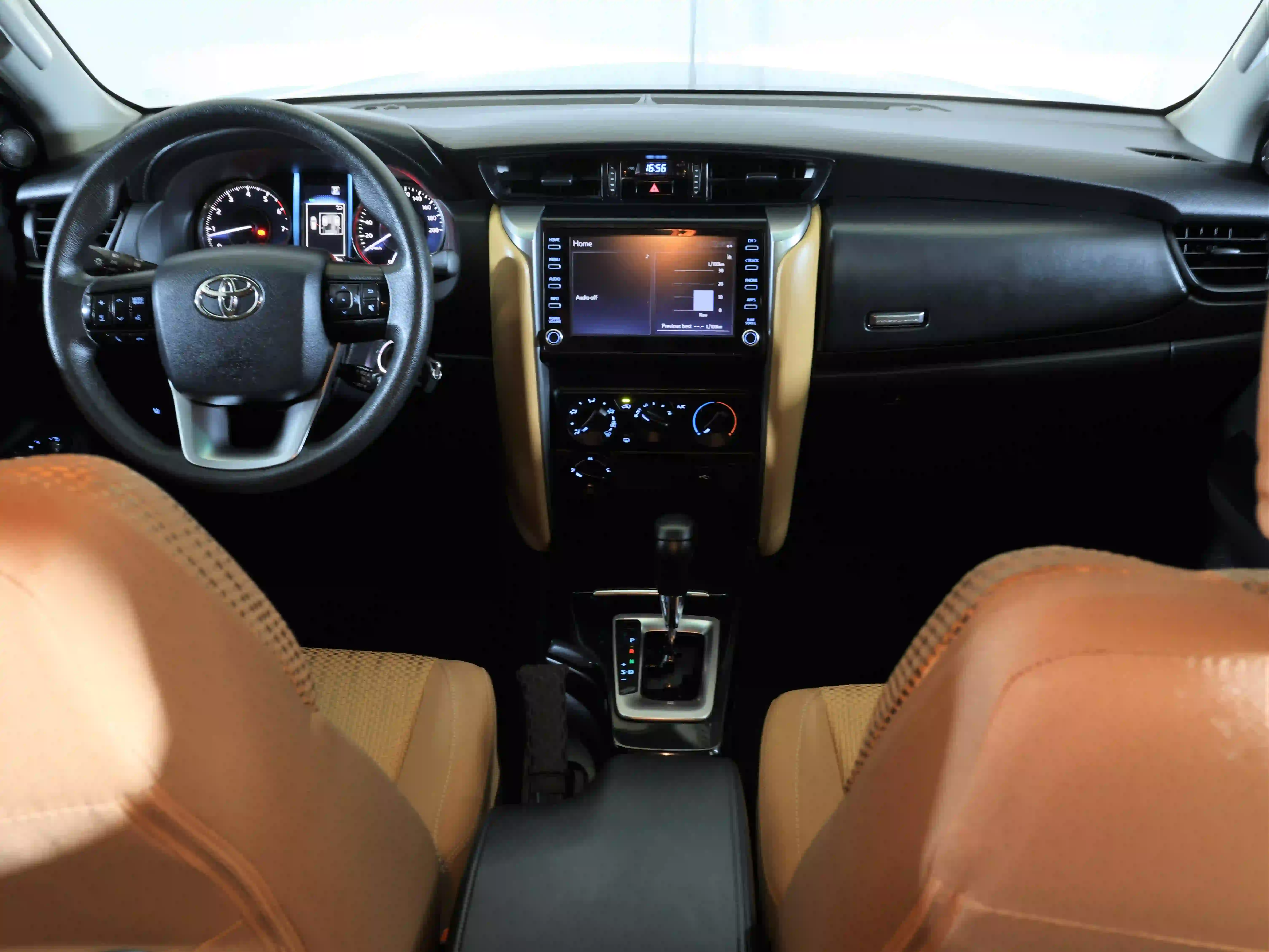 Toyota Fortuner V6 2024 - Image 3
