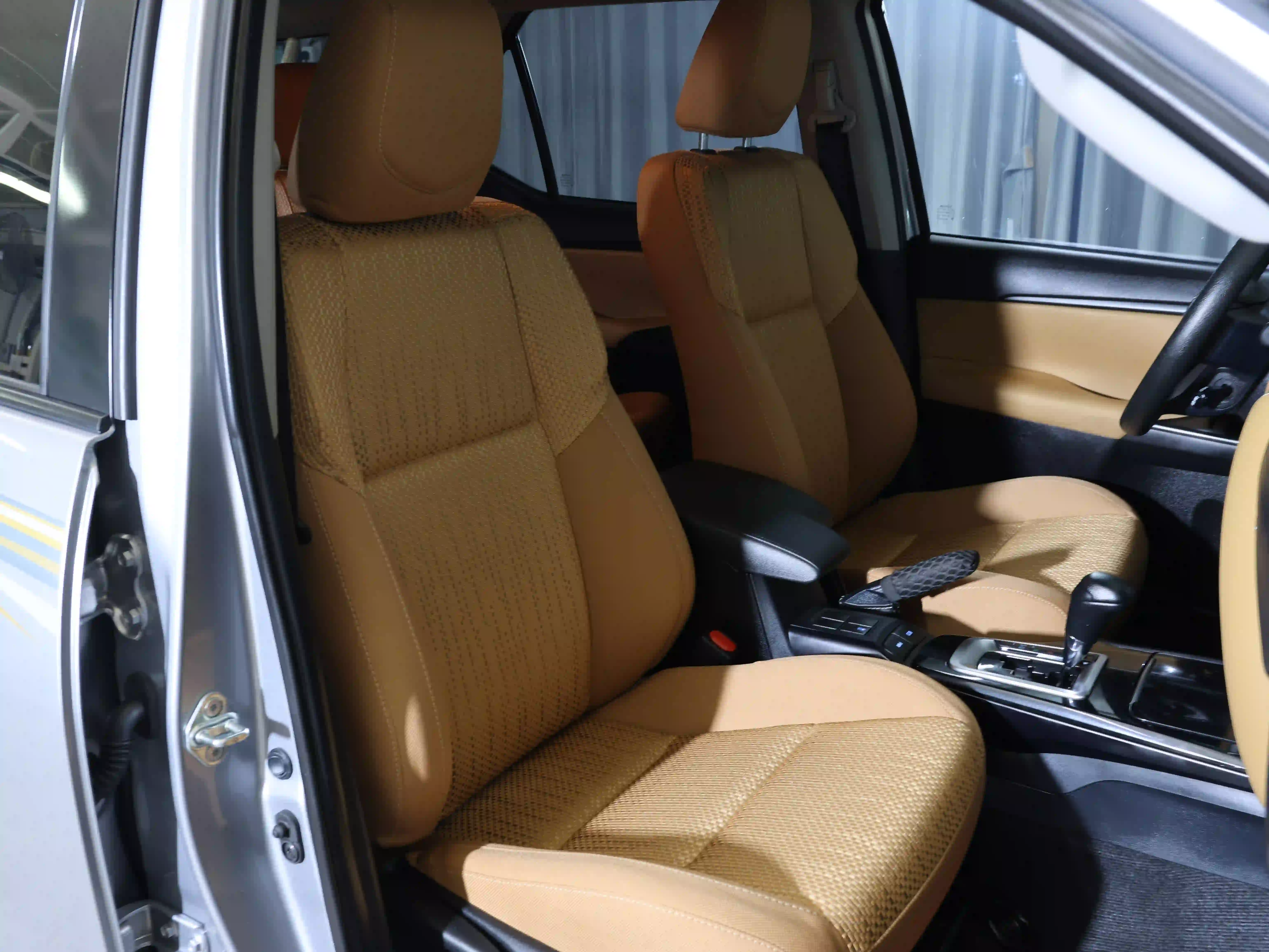 Toyota Fortuner V6 2024 - Image 4