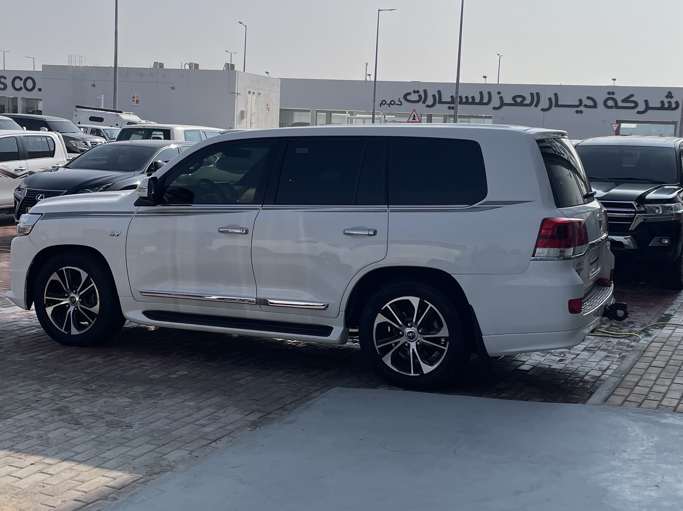 Toyota Land Cruiser GXR Grand Touring 2020 - Image 3