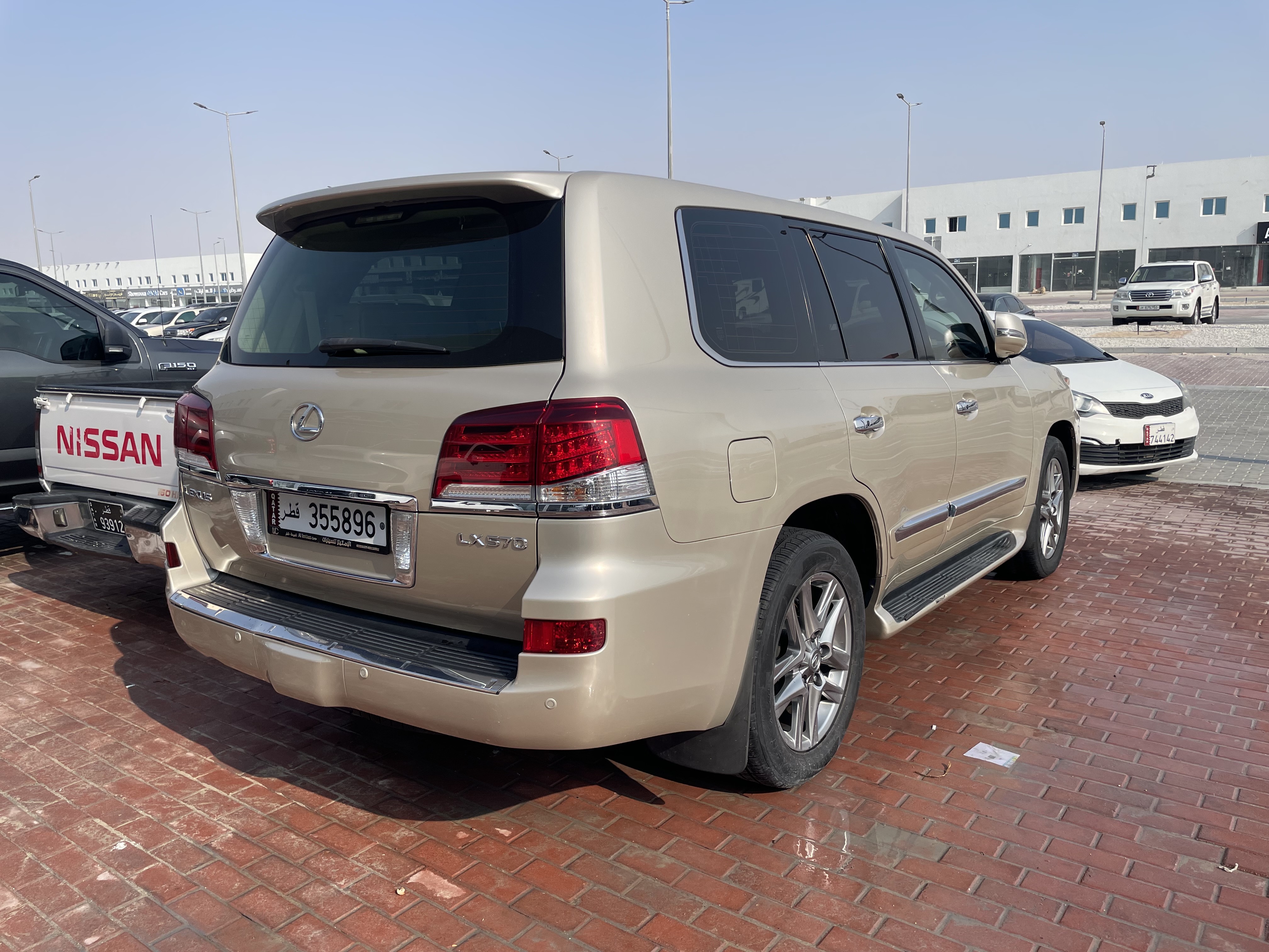 Lexus LX 570 2015 - Image 2