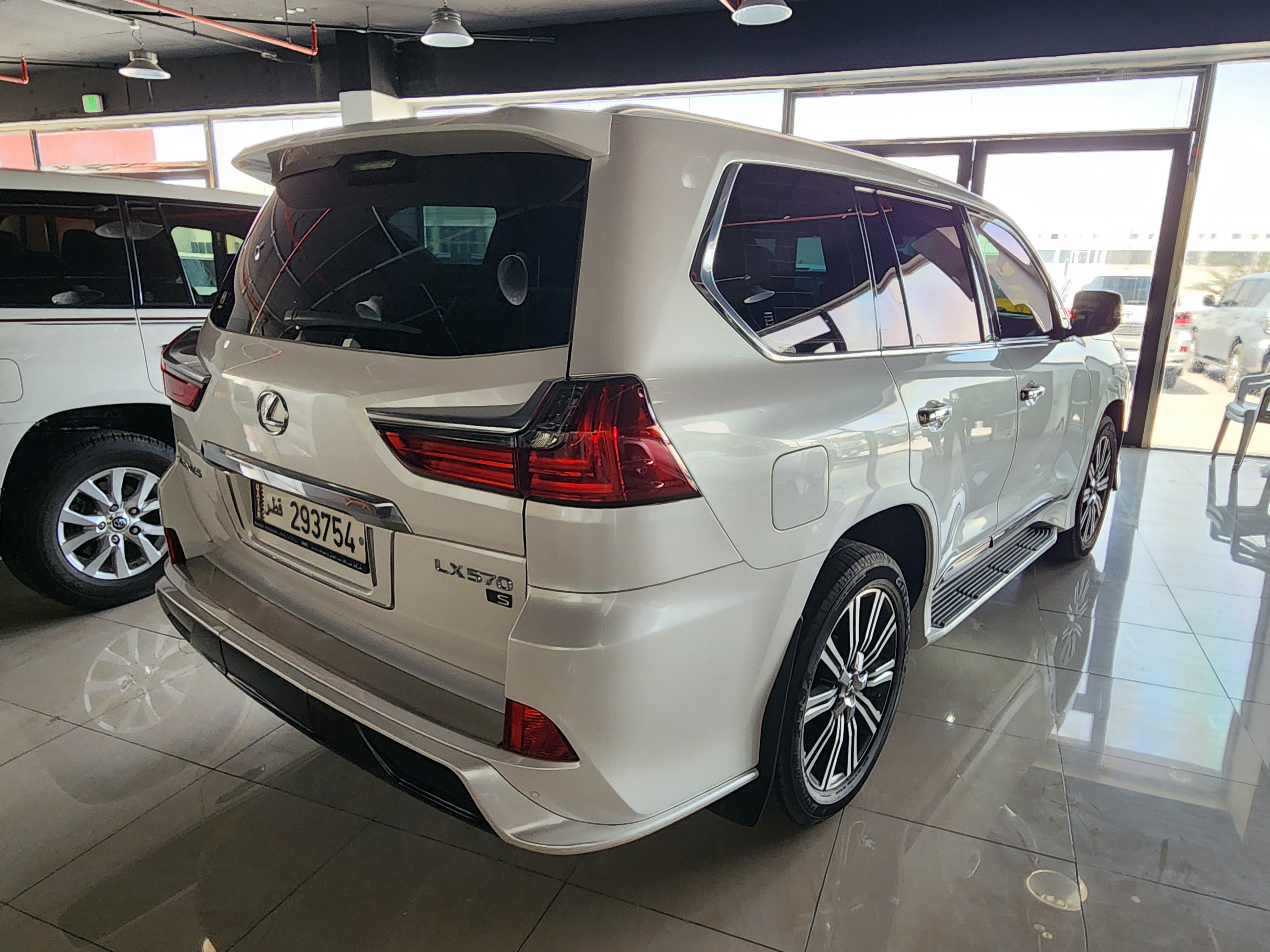 Lexus LX 570 S - Image 3