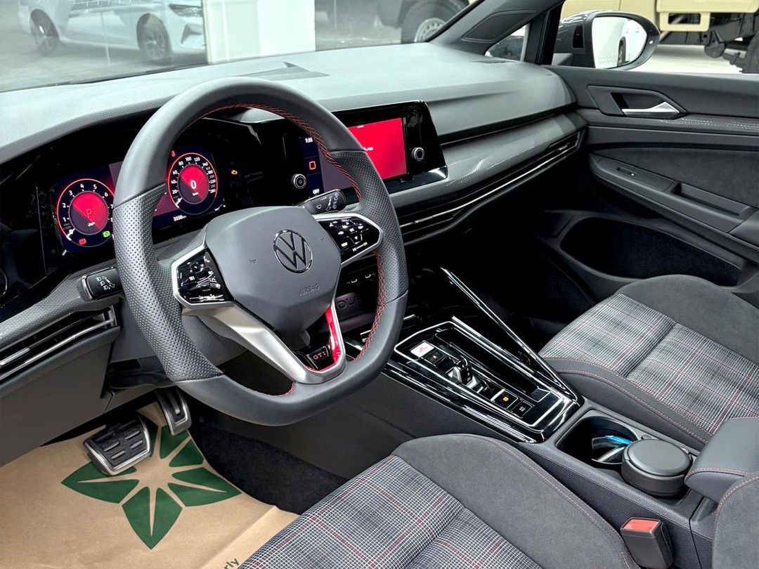 Volkswagen Golf 2024 - Image 3