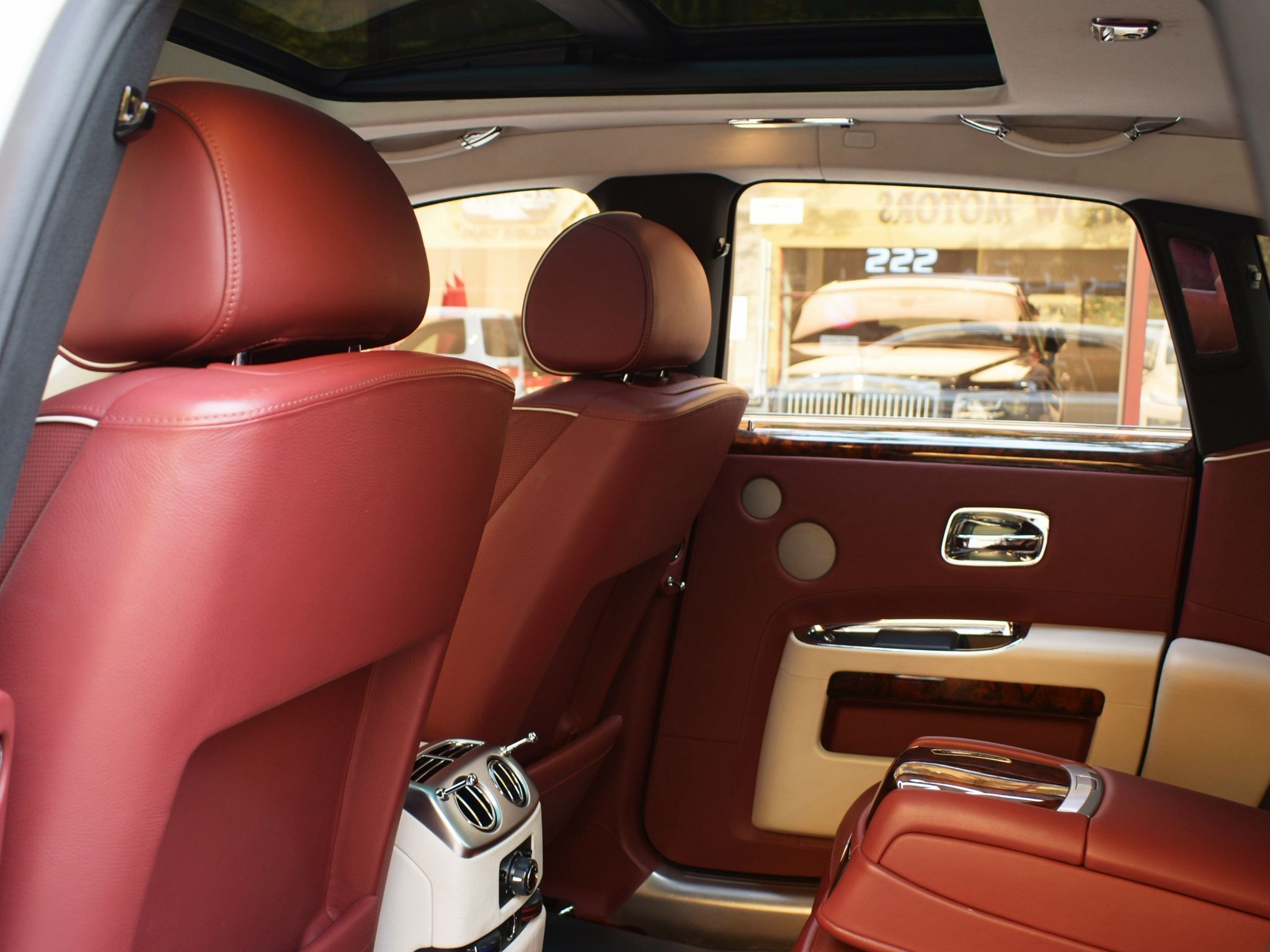 Rolls-Royce Ghost 2012 - Image 4