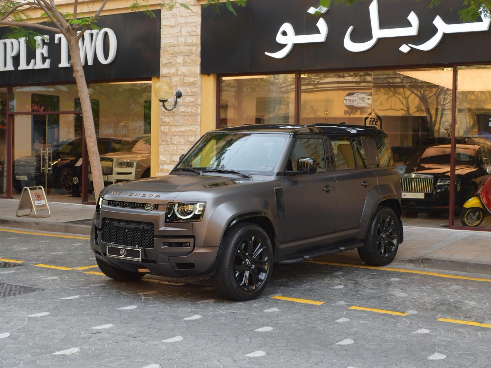 لاند روفر Defender 110 2025 - Image 1
