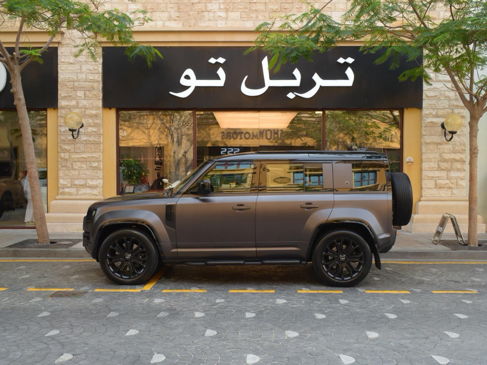 لاند روفر Defender 110 2025 - Image 2