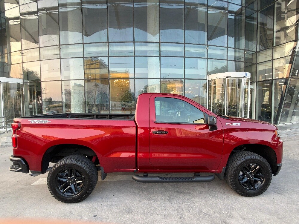 Chevrolet Silverado 2021 - Image 2