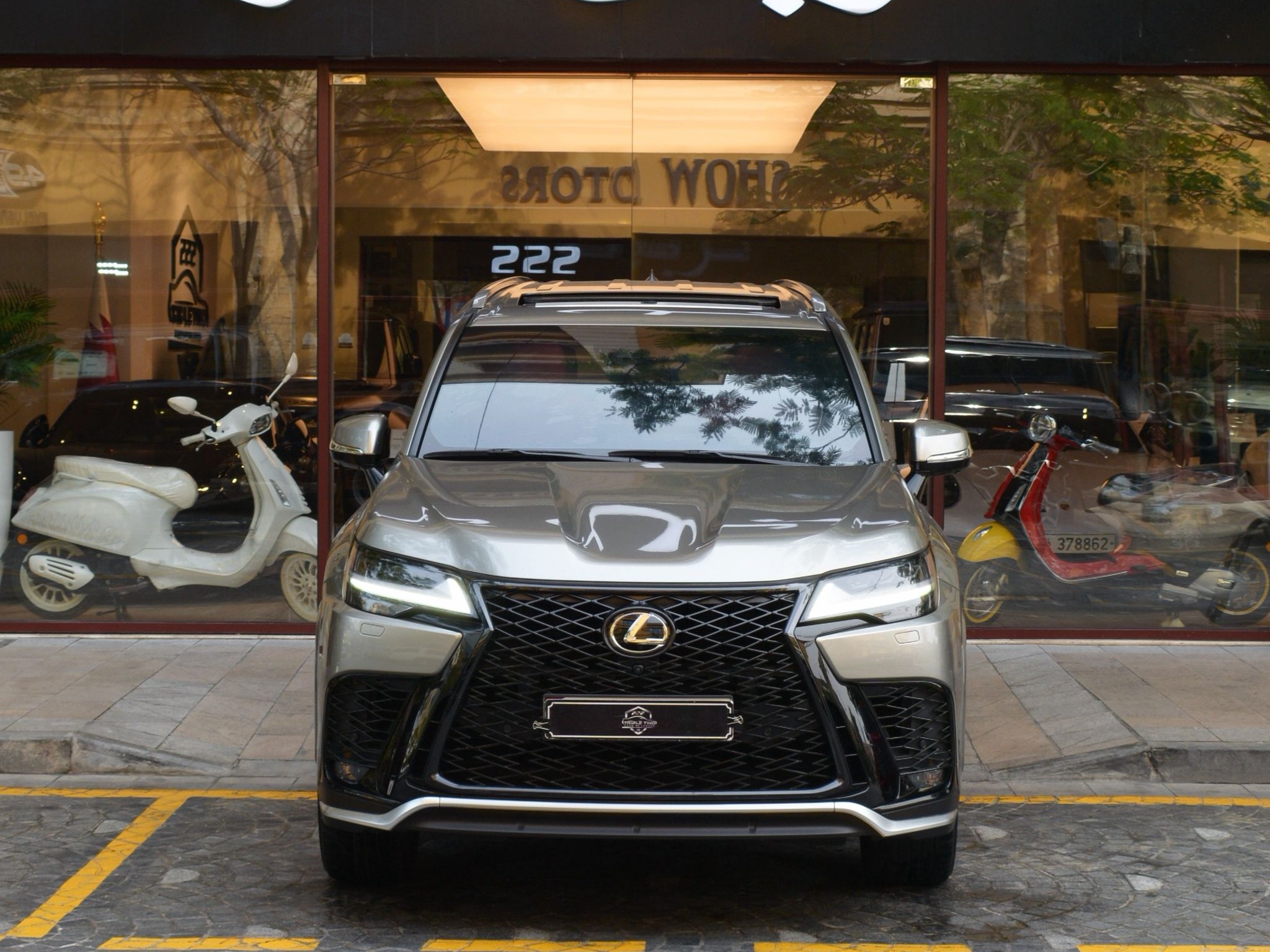 Lexus LX 600  F-Sport 2023 - Image 3