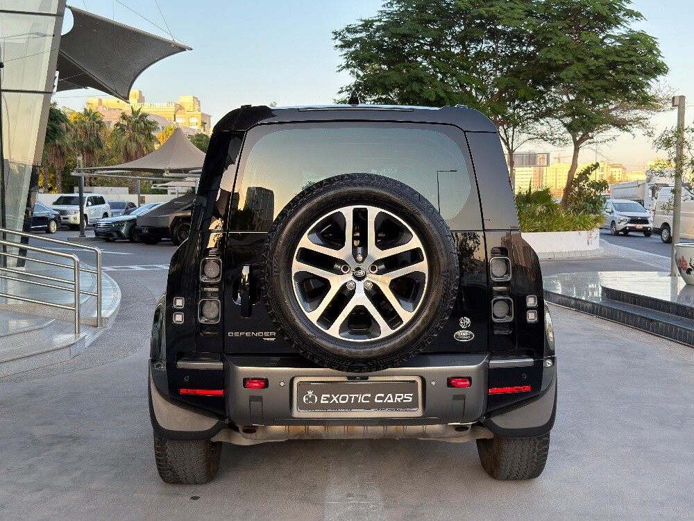 Land Rover Defender 2023 - Image 2