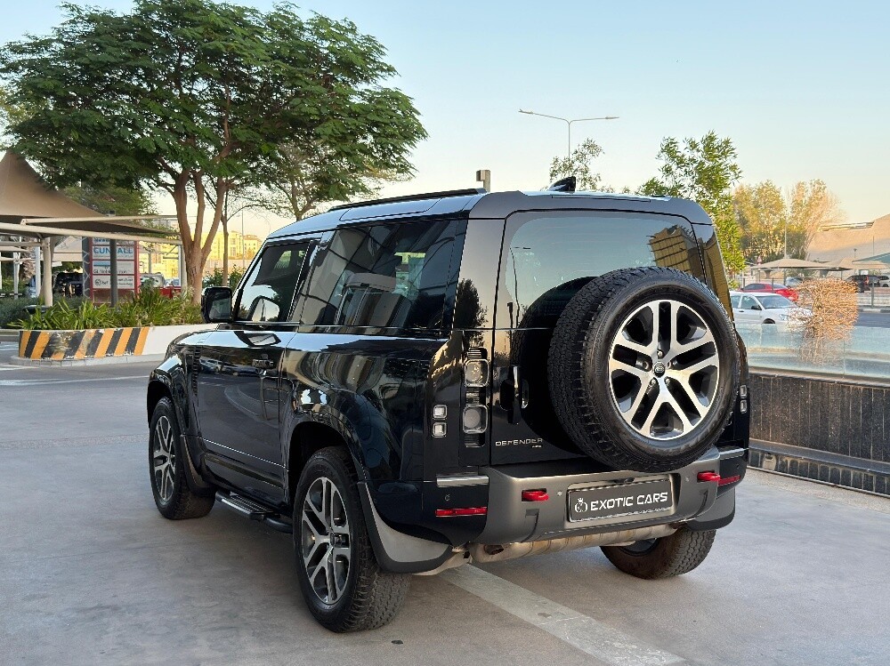 Land Rover Defender 2023 - Image 3