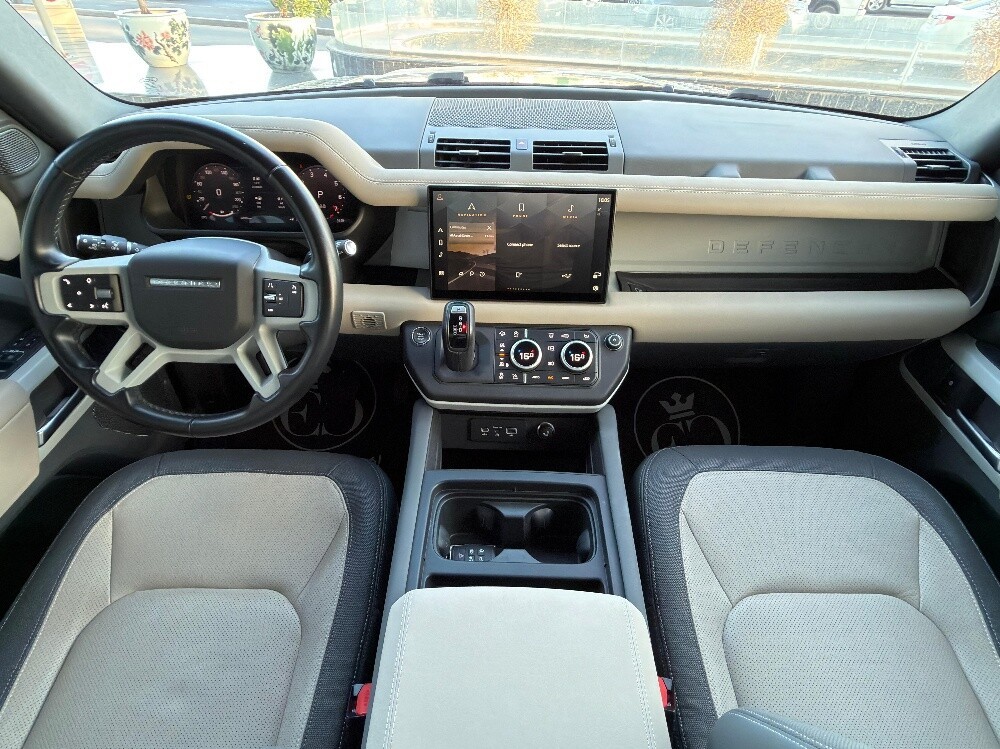 Land Rover Defender 2023 - Image 4