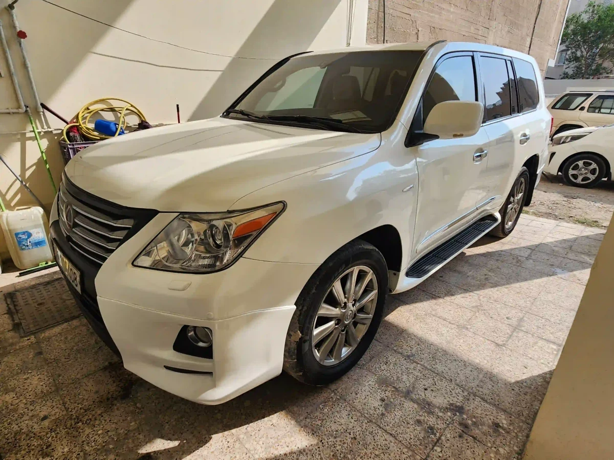 Lexus LX 570 2011