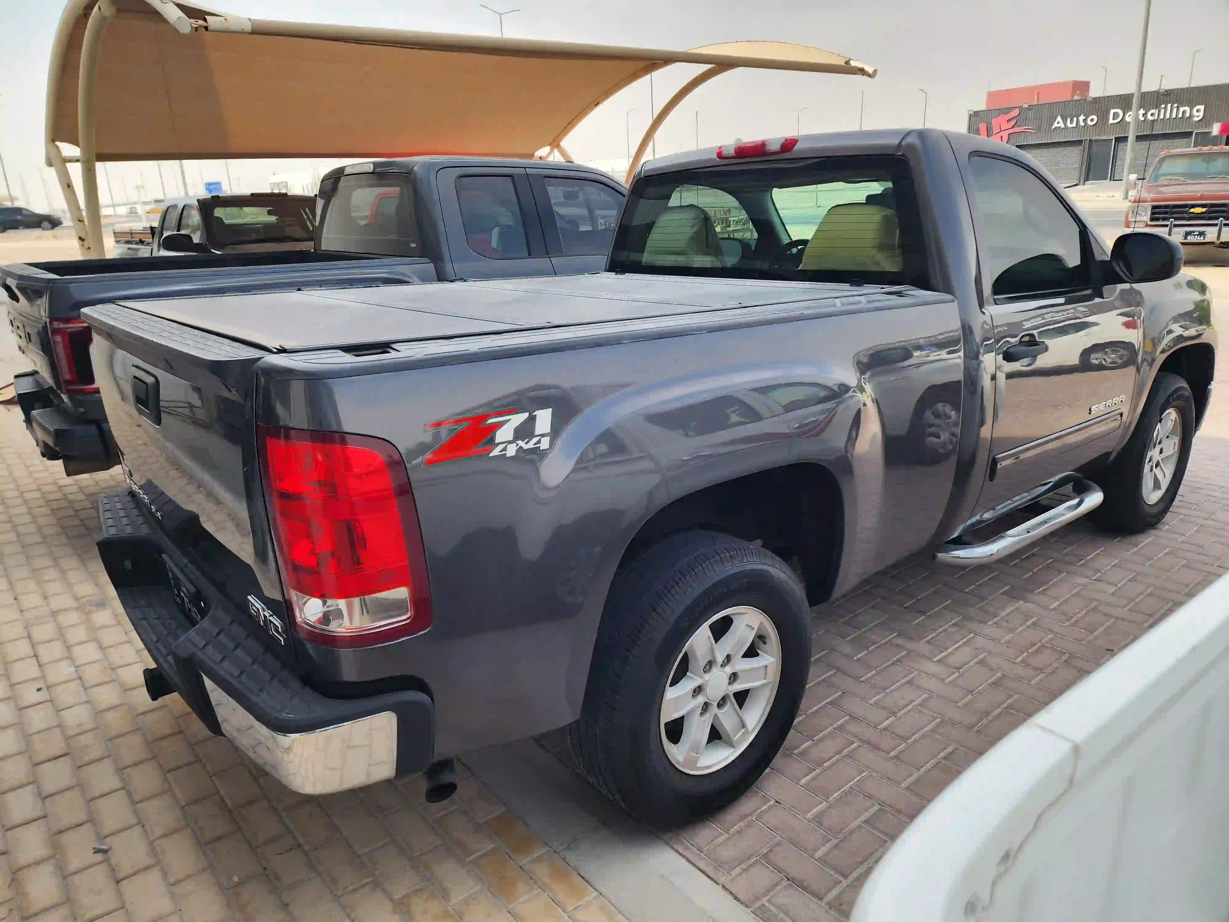 GMC Sierra 2010 - Image 2
