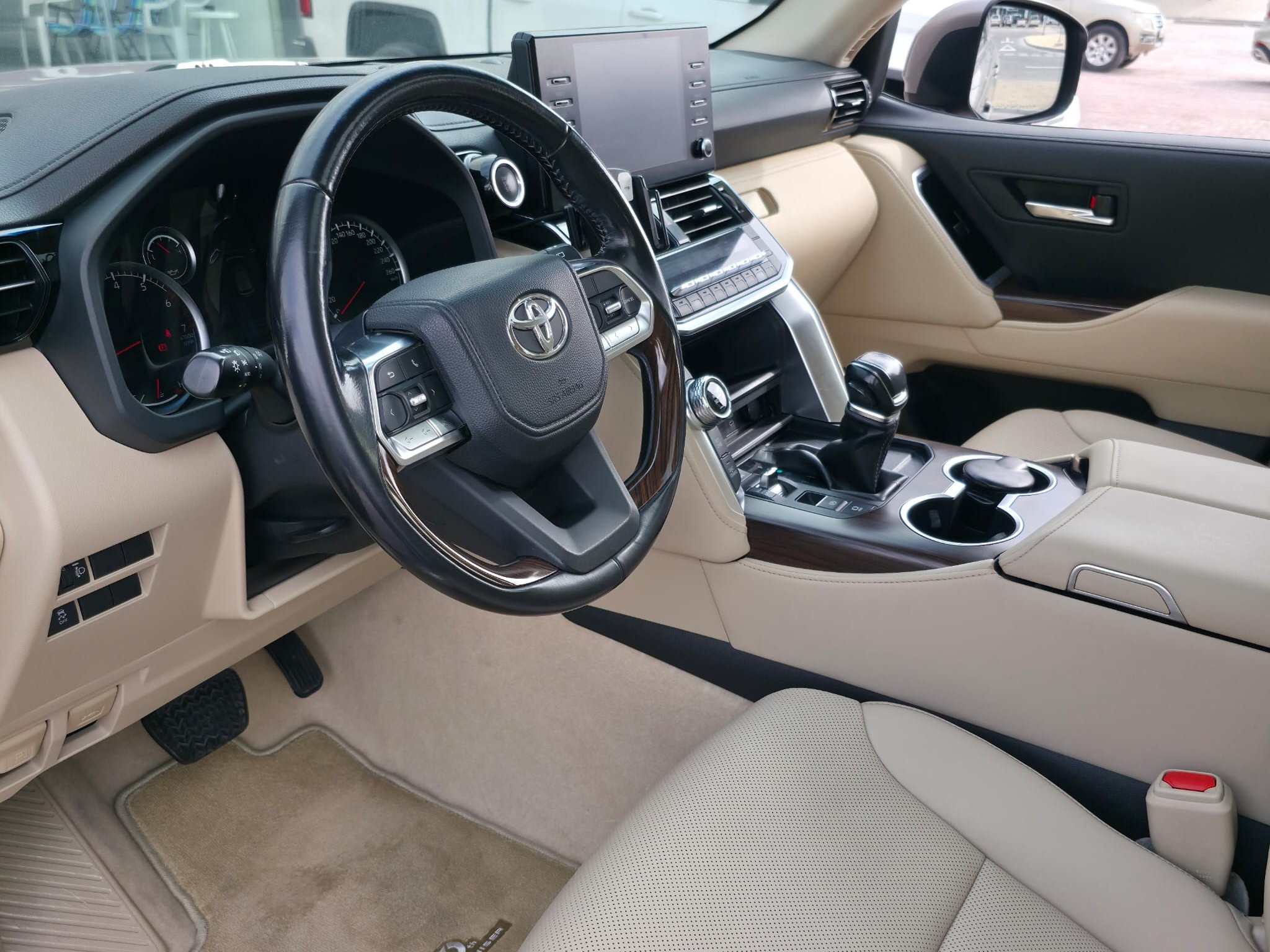 Toyota Land Cruiser GXR Twin Turbo 2022 - Image 4