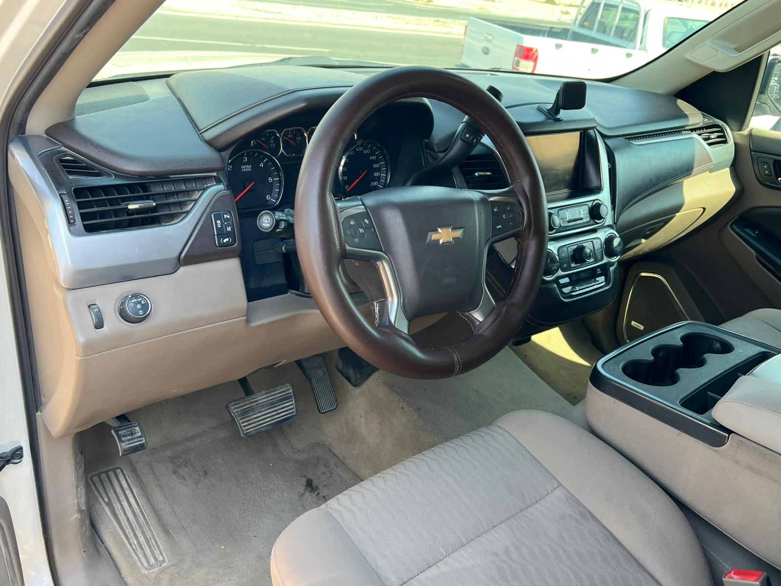Chevrolet Tahoe 2015 - Image 2