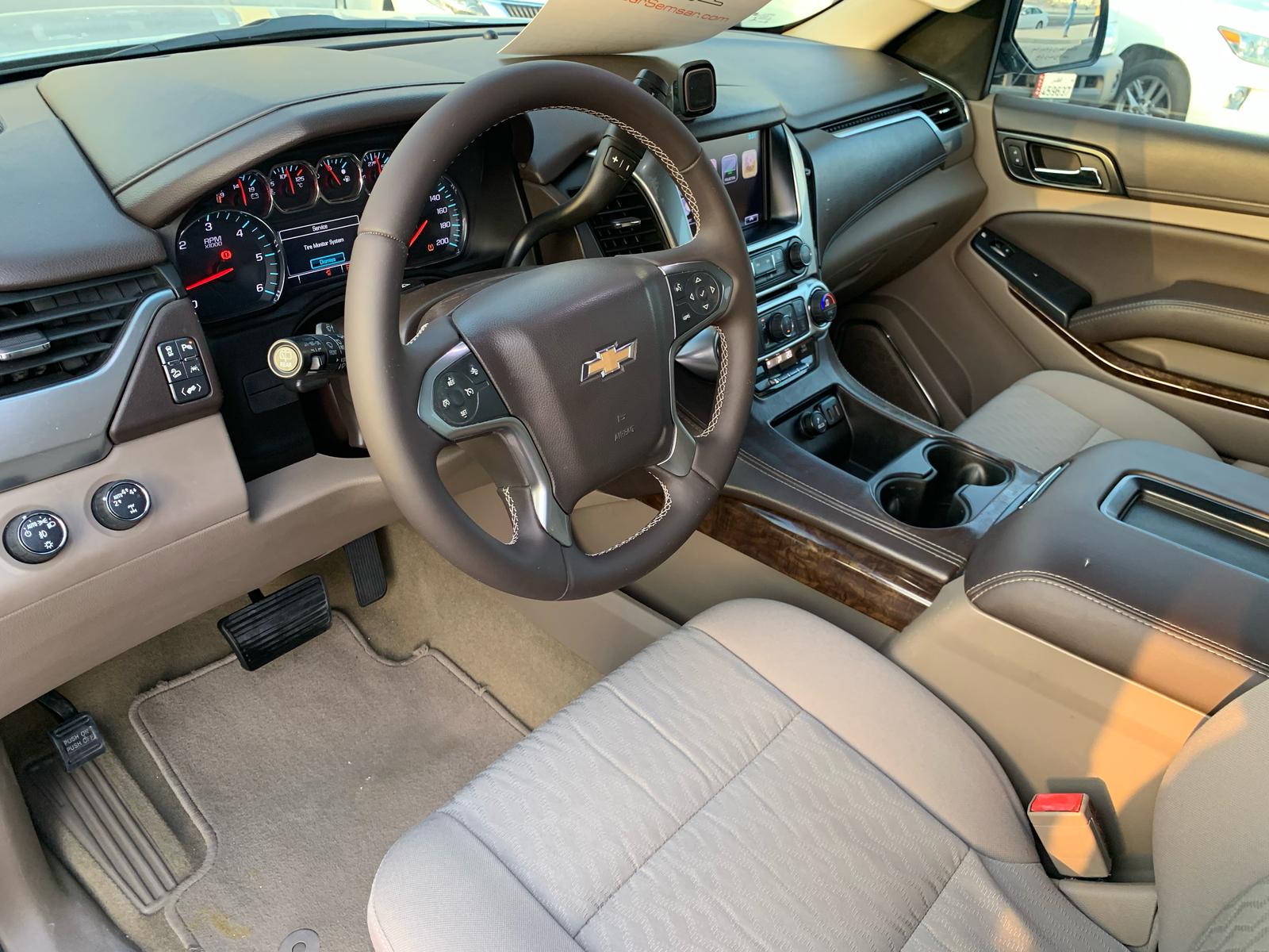 Chevrolet Suburban 2017 - Image 2