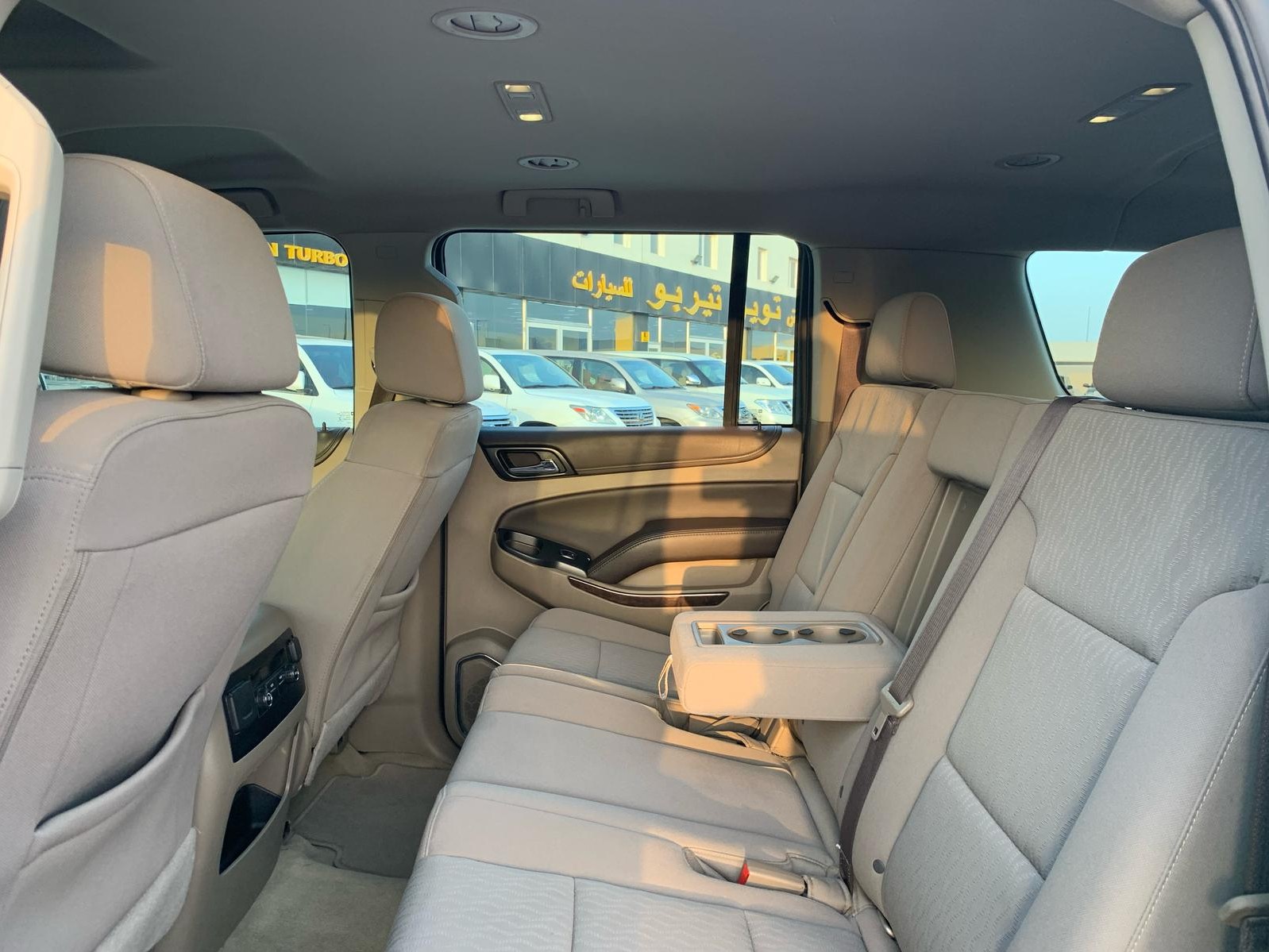 Chevrolet Suburban 2017 - Image 4