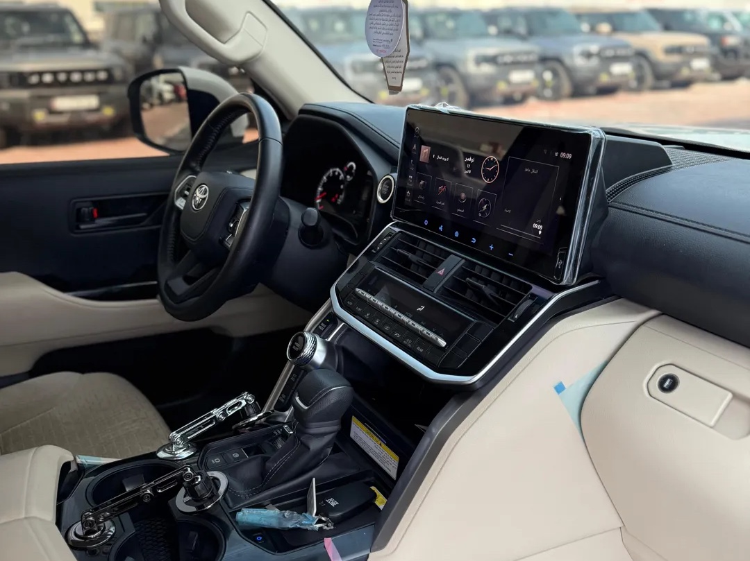 Toyota Land Cruiser GX.R 2024 - Image 3