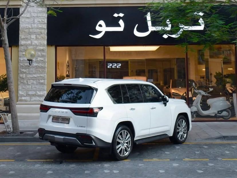 Lexus LX 600 VIP 2022 - Image 2