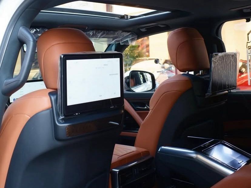 Lexus LX 600 VIP 2022 - Image 4