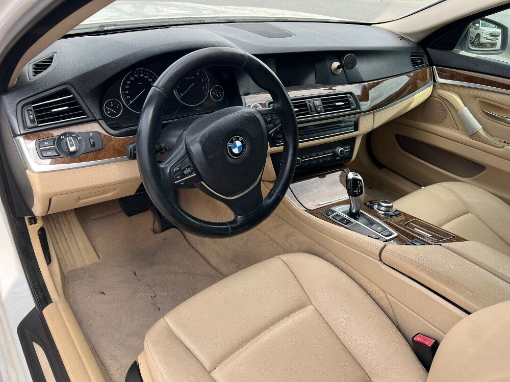 BMW 5-Series 520 i 2013 - Image 3