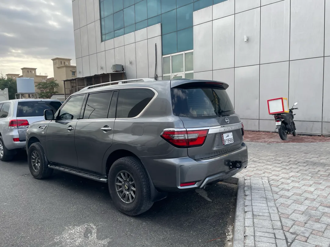 Nissan Patrol  Platinum 2011 - Image 2