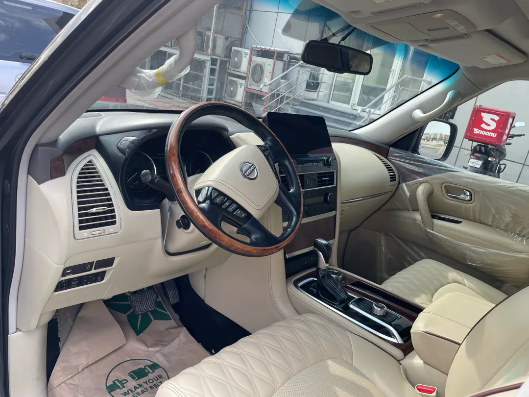 Nissan Patrol  Platinum 2011 - Image 4