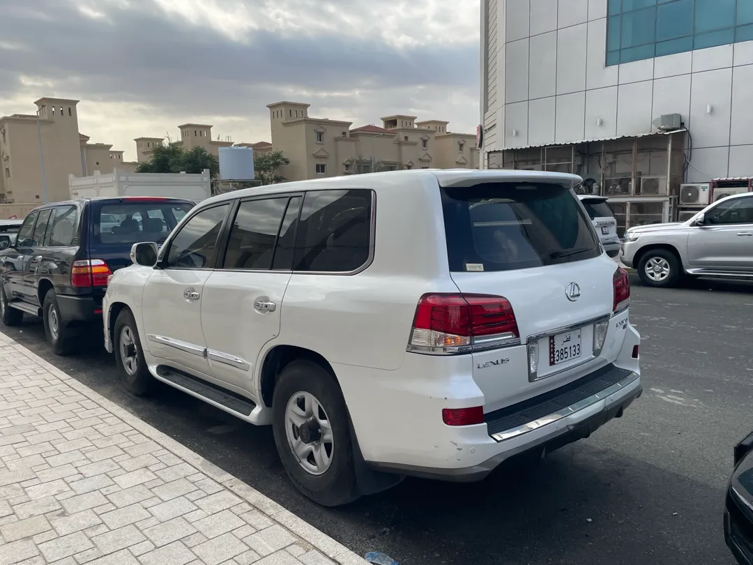 Lexus LX 570 2014 - Image 2
