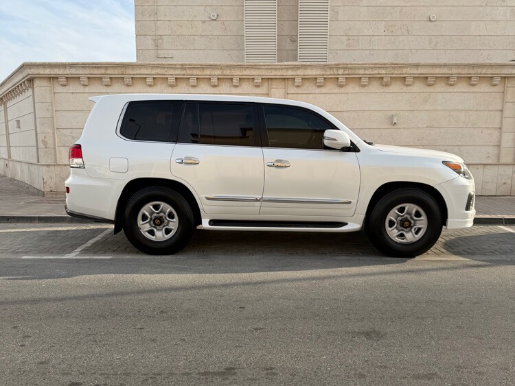 Lexus LX 570 S 2015 - Image 3