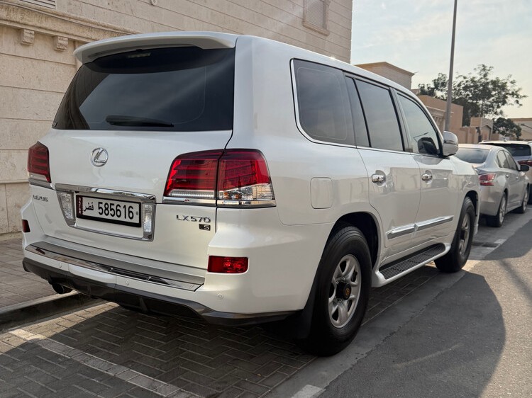 Lexus LX 570 S 2015 - Image 4