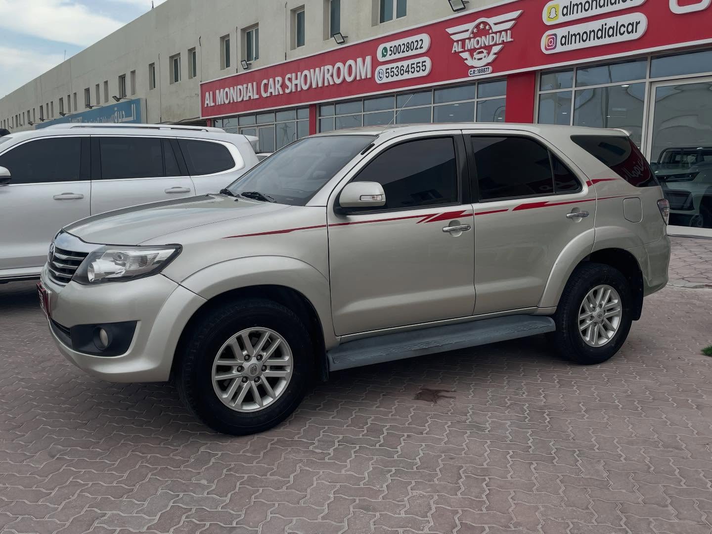 Toyota Fortuner 2014 - Image 2