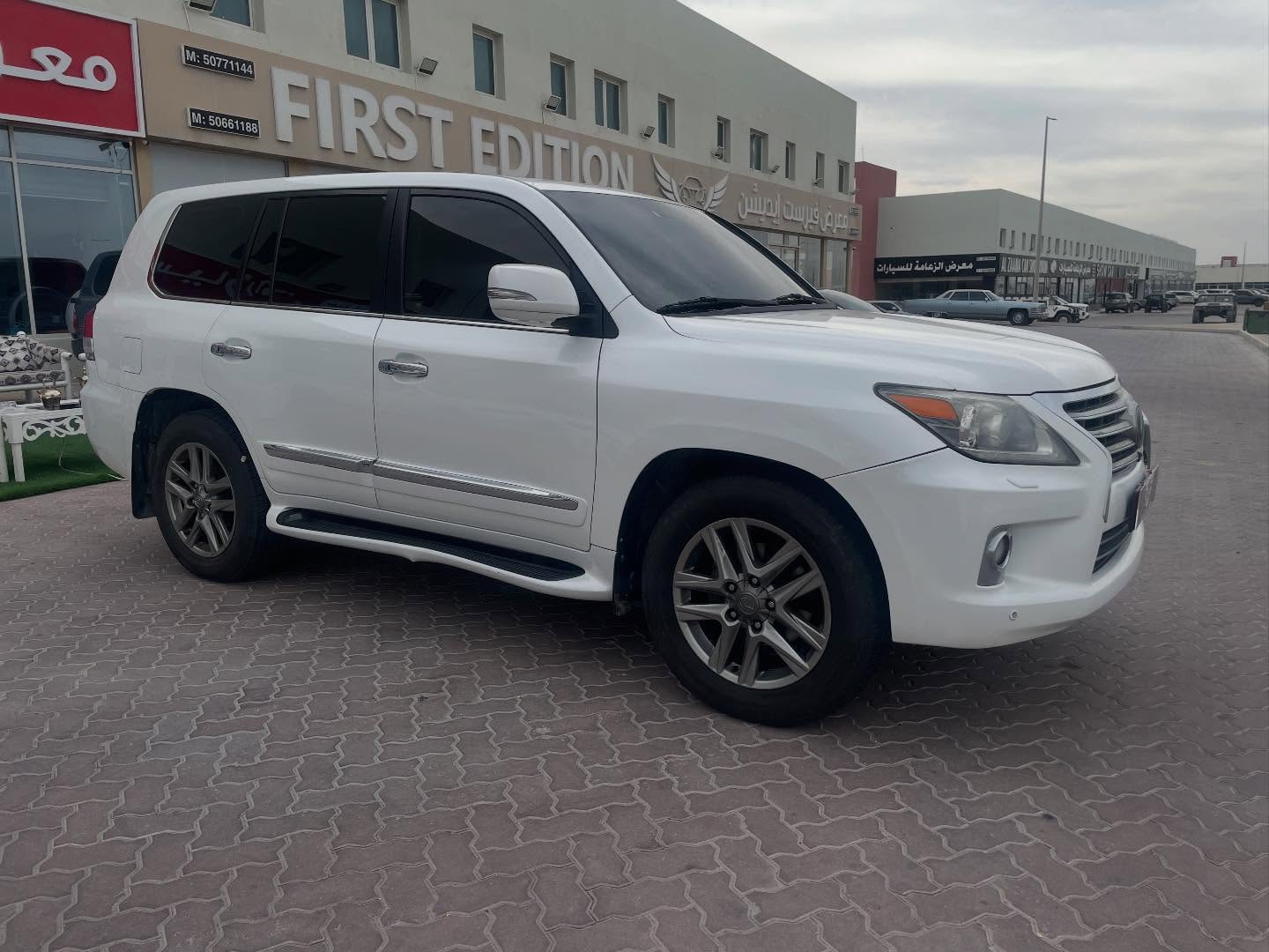 Lexus LX 570 2012 - Image 2