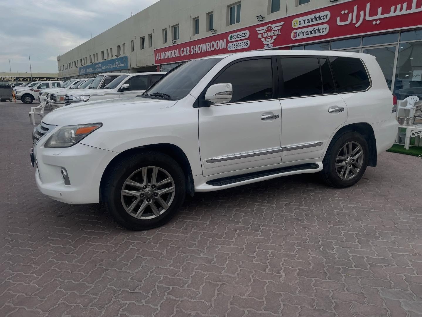 Lexus LX 570 2012 - Image 4