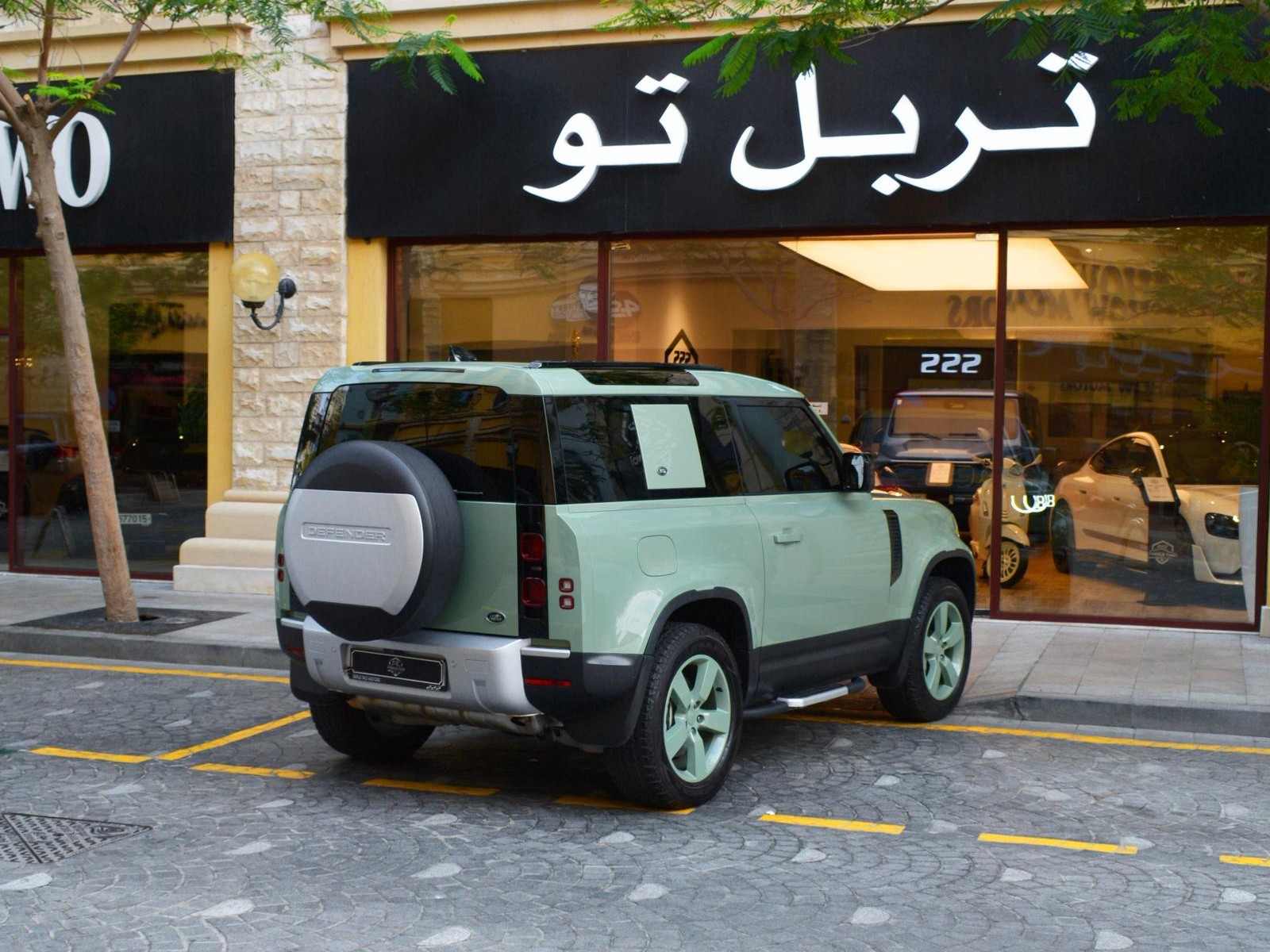 Land Rover Defender 90 2023 - Image 2
