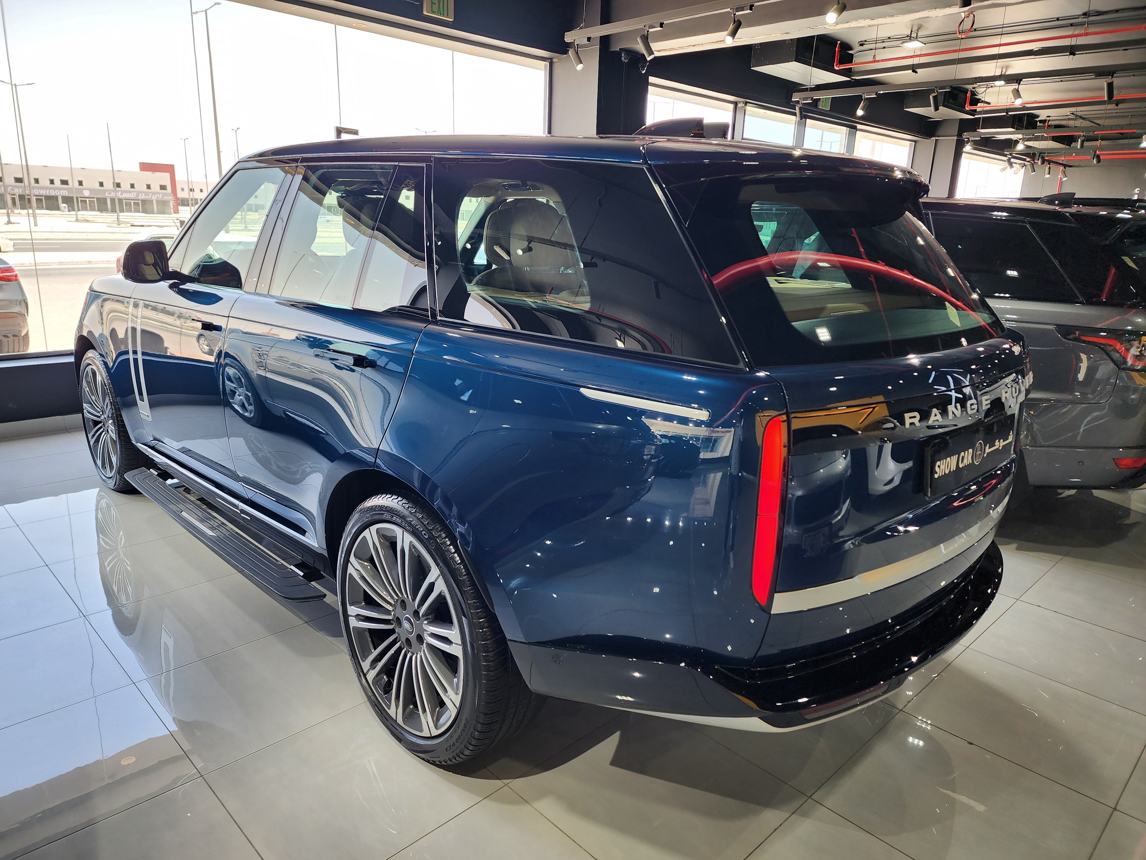 Land Rover Range Vogue Autobiography - Image 3