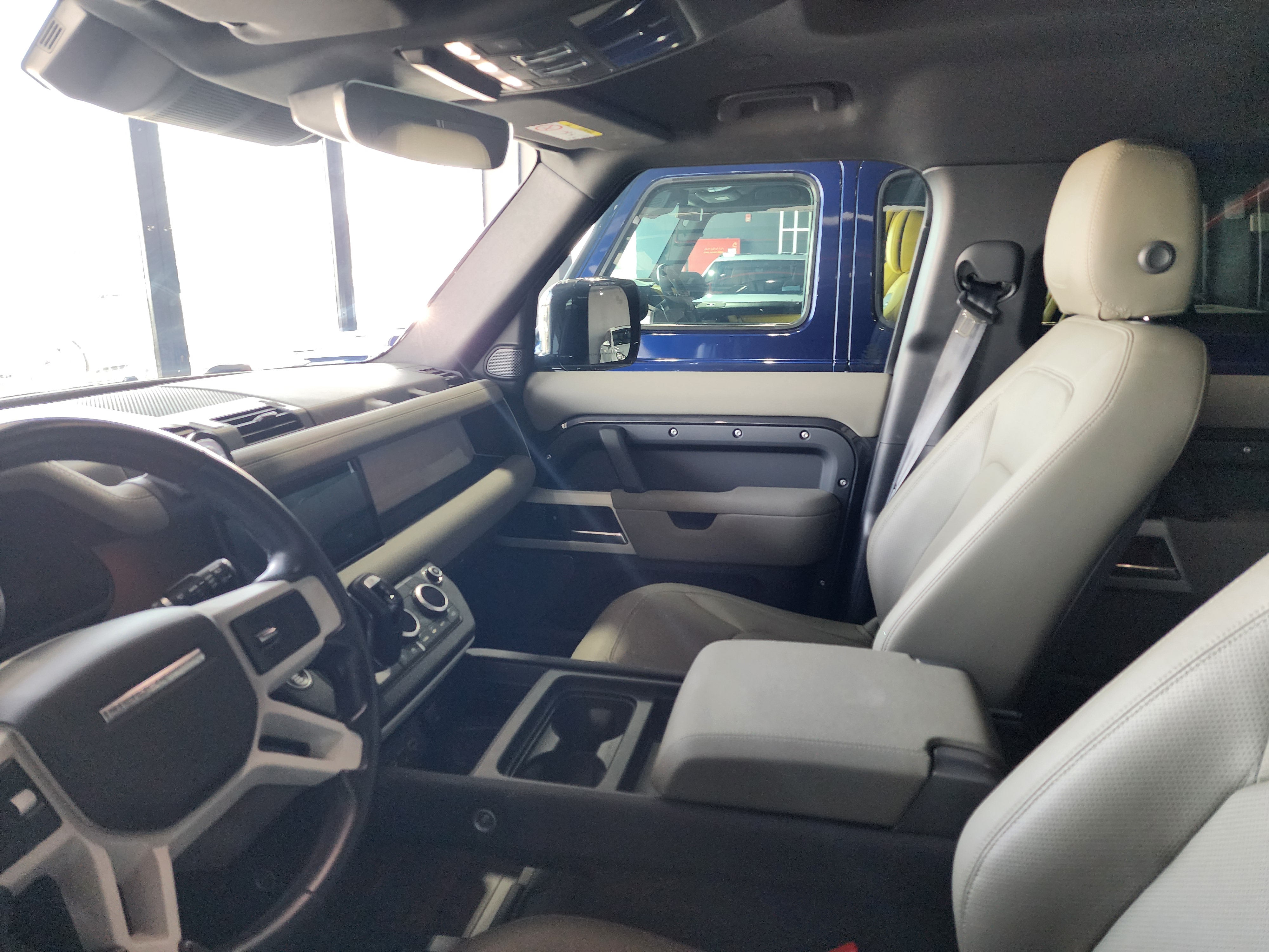 Land Rover Defender - Image 2