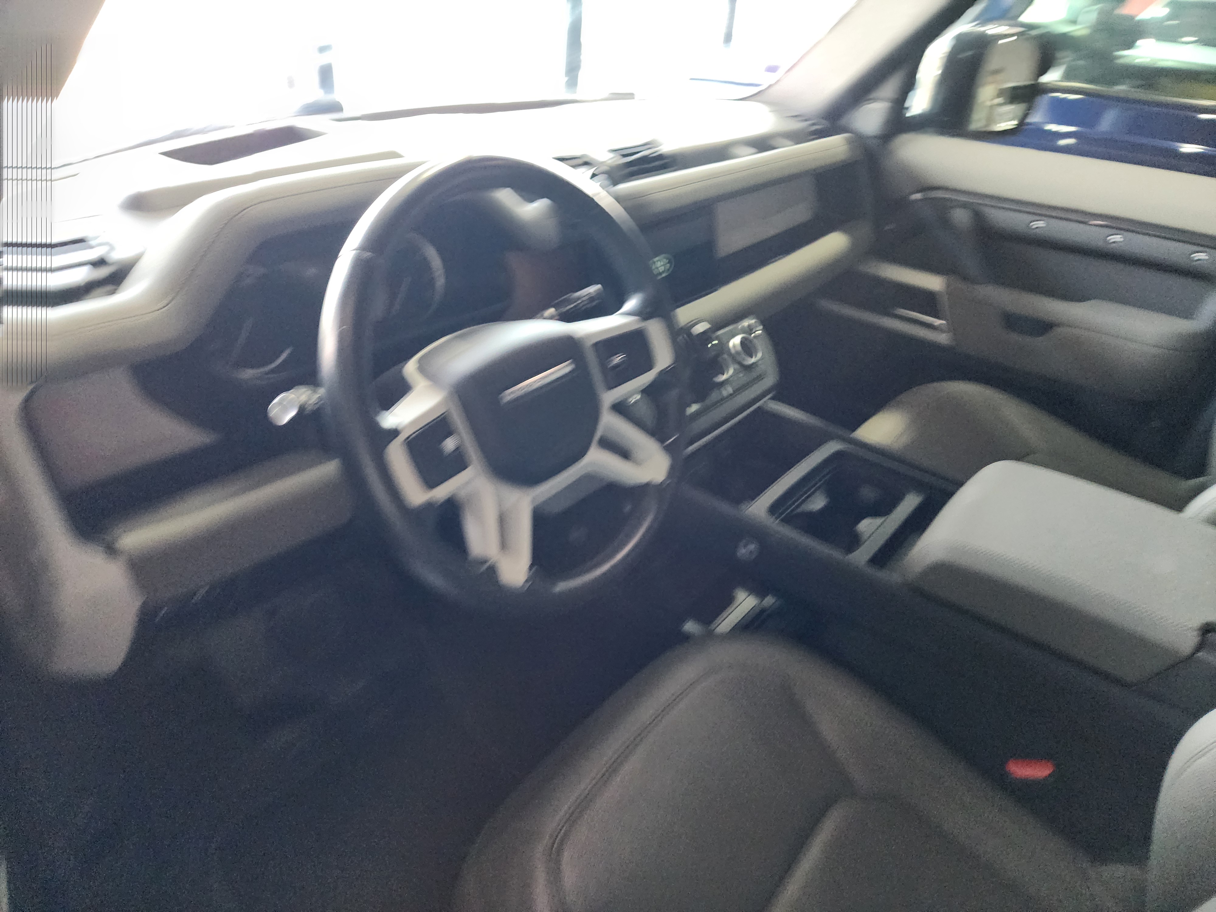 Land Rover Defender - Image 3