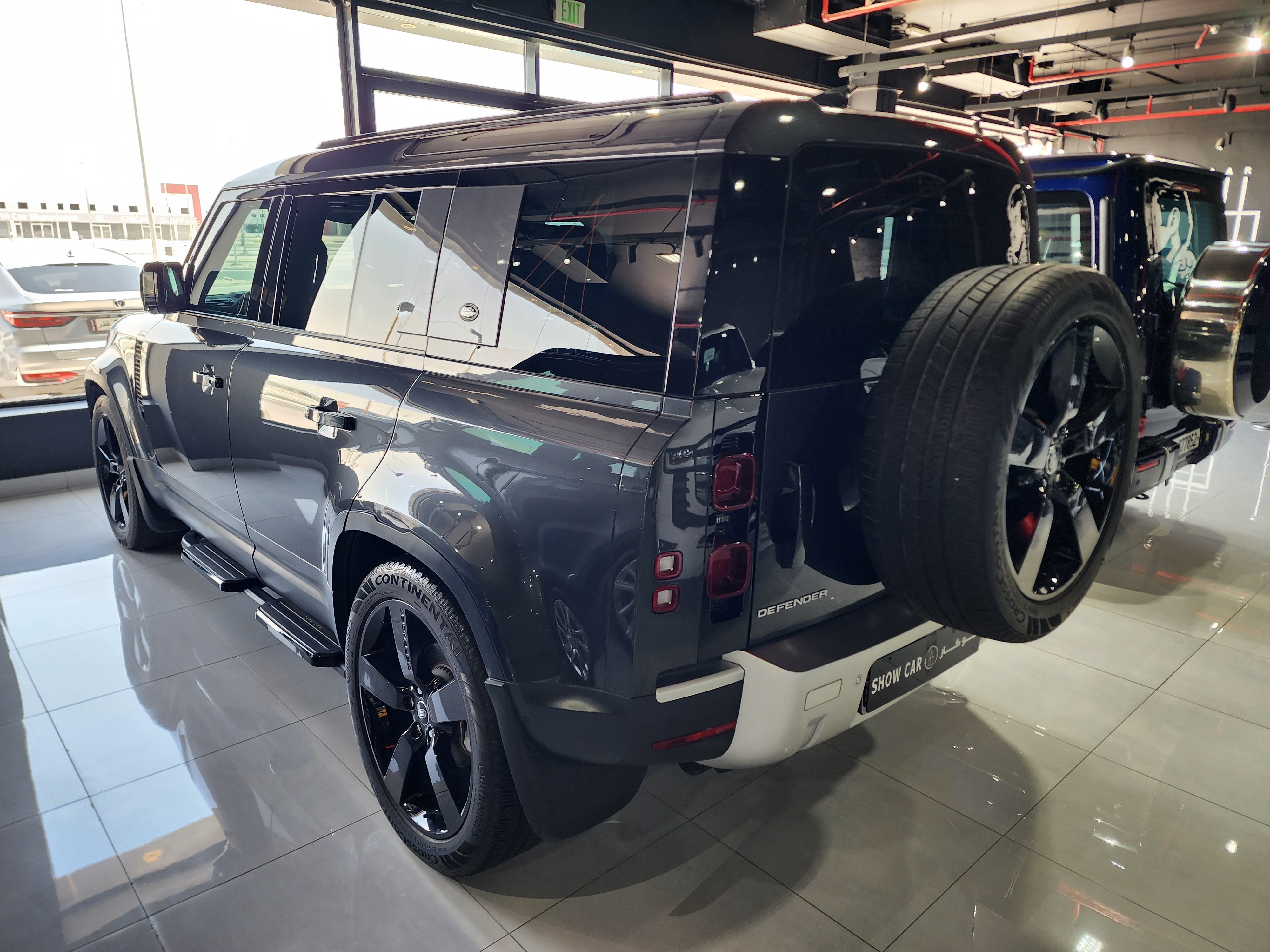 Land Rover Defender - Image 4