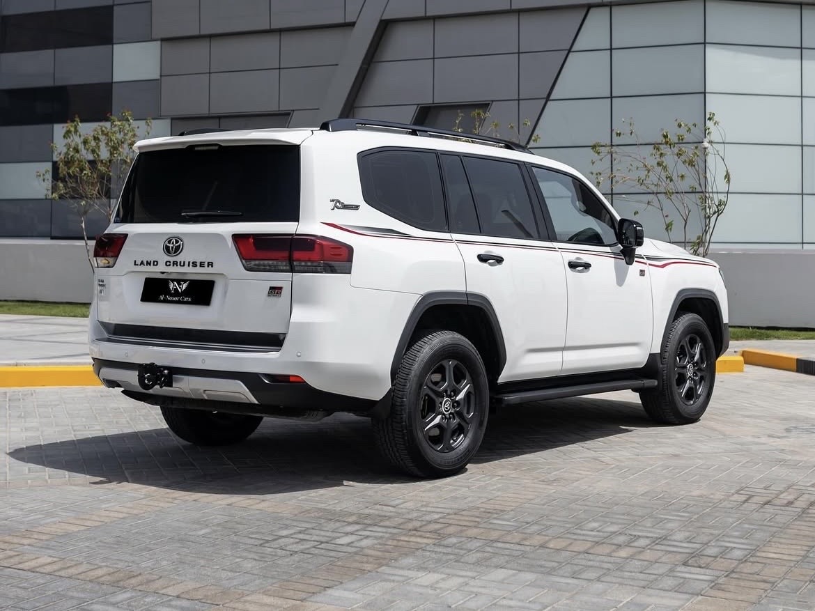 Toyota Land Cruiser G/R - Image 2