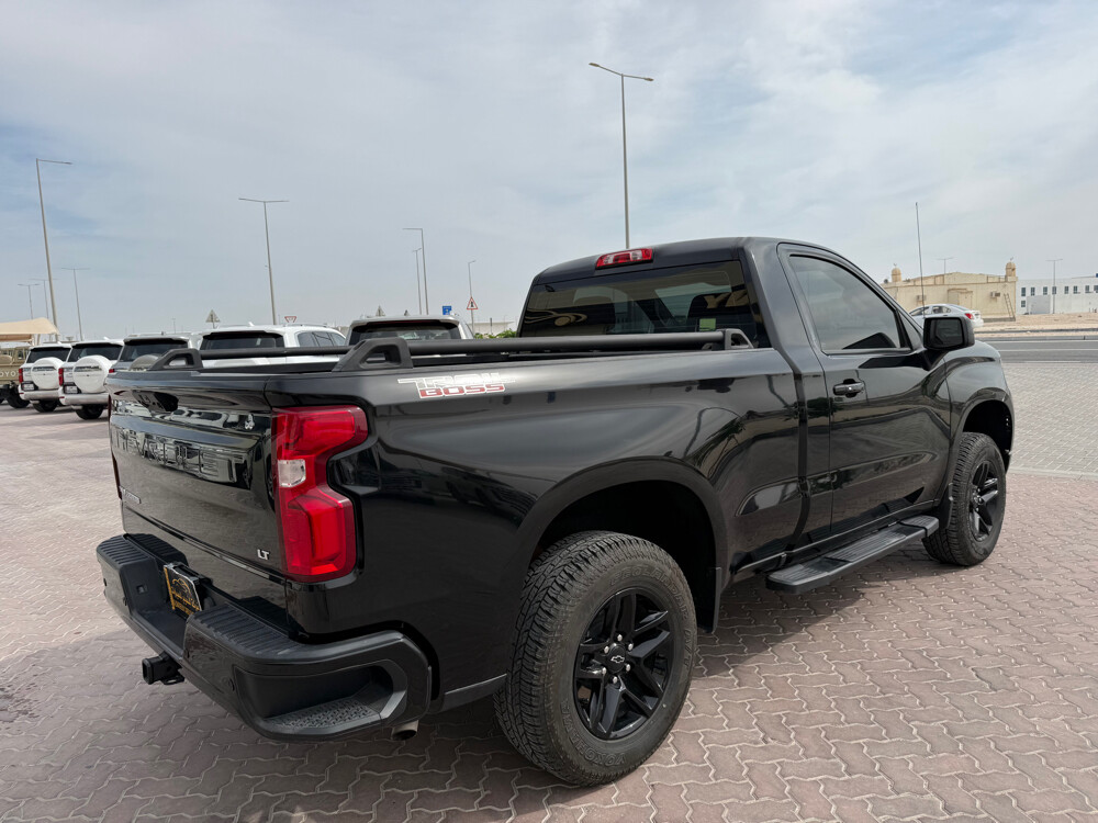 Chevrolet Silverado 2024 - Image 2