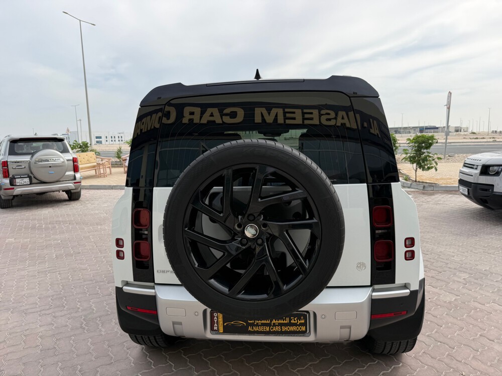 Land Rover Defender 2024 - Image 3