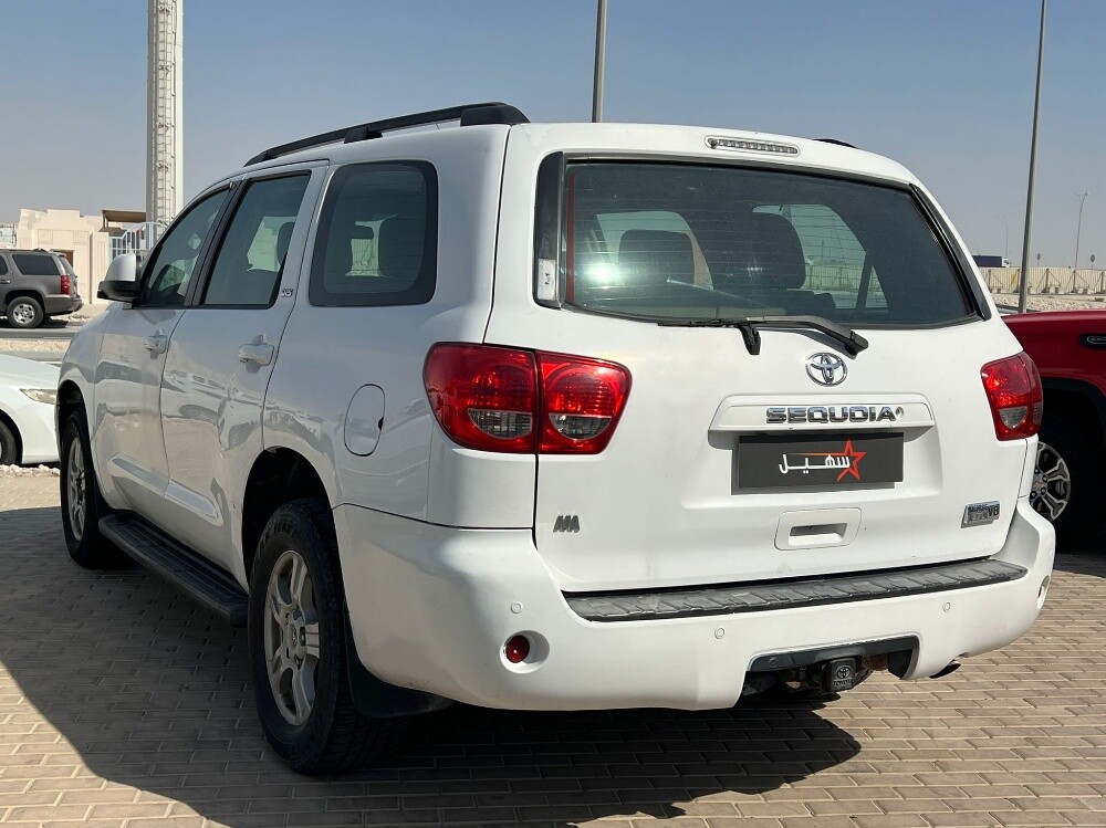 Toyota Sequoia 2013 - Image 2